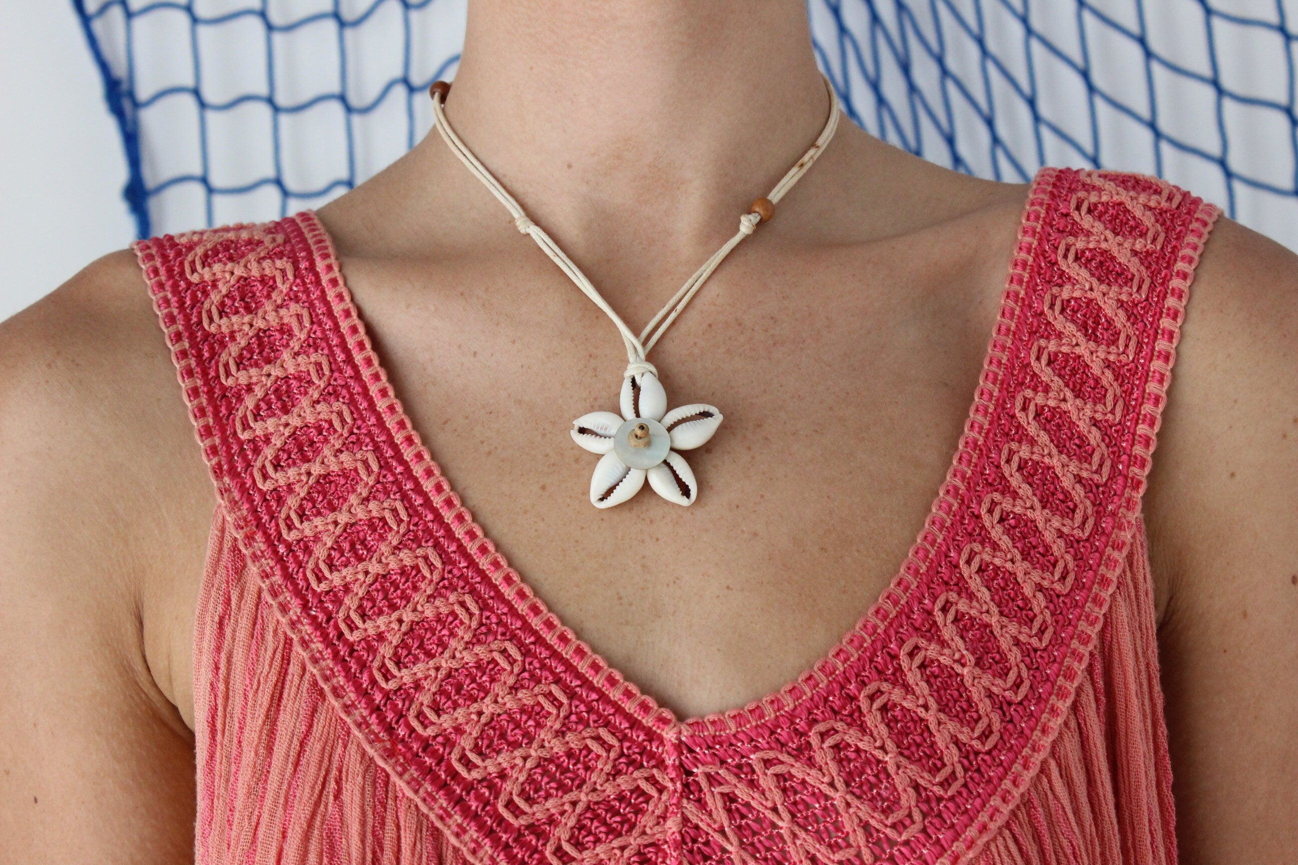 FOUND IN GREECE 90s Seashell Flower Choker