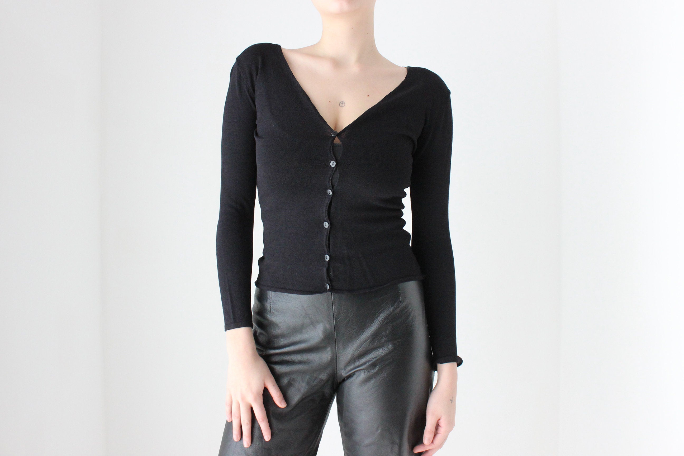 BALLETCORE 90s Quality Minimal Plunge Neck Knit