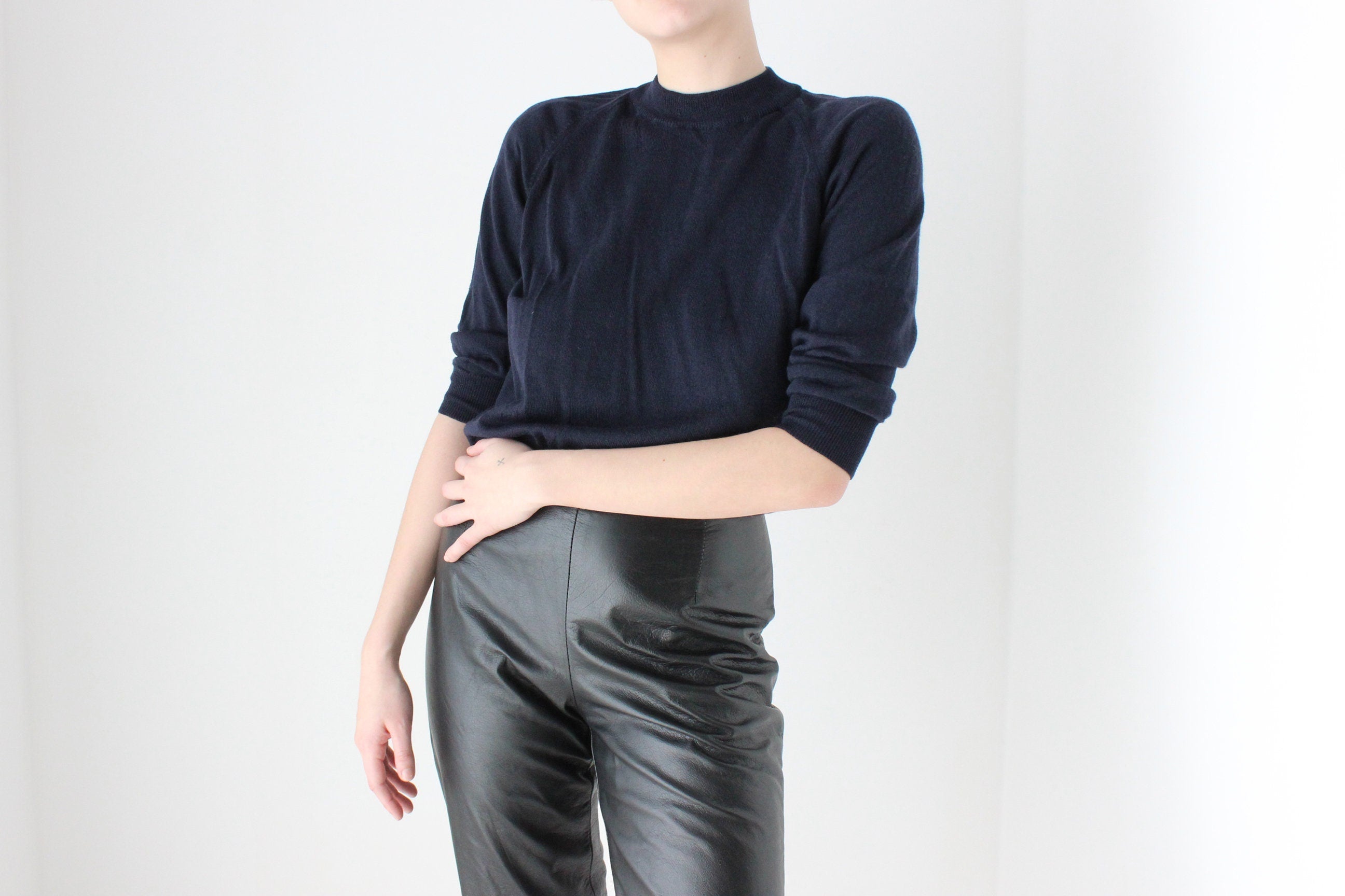 BALLETCORE 90s Navy Blue Soft Wool Cropped Sweater