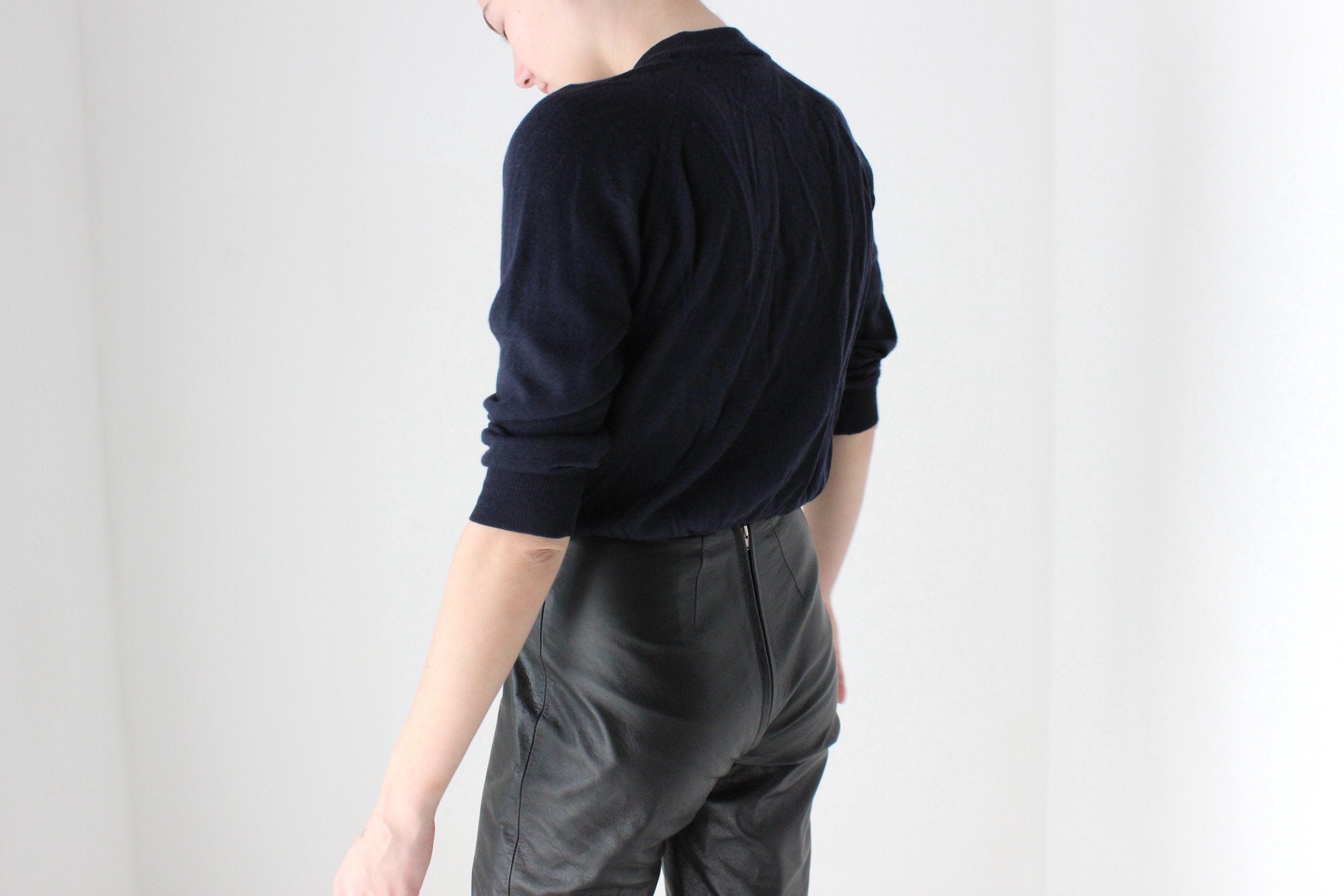 BALLETCORE 90s Navy Blue Soft Wool Cropped Sweater