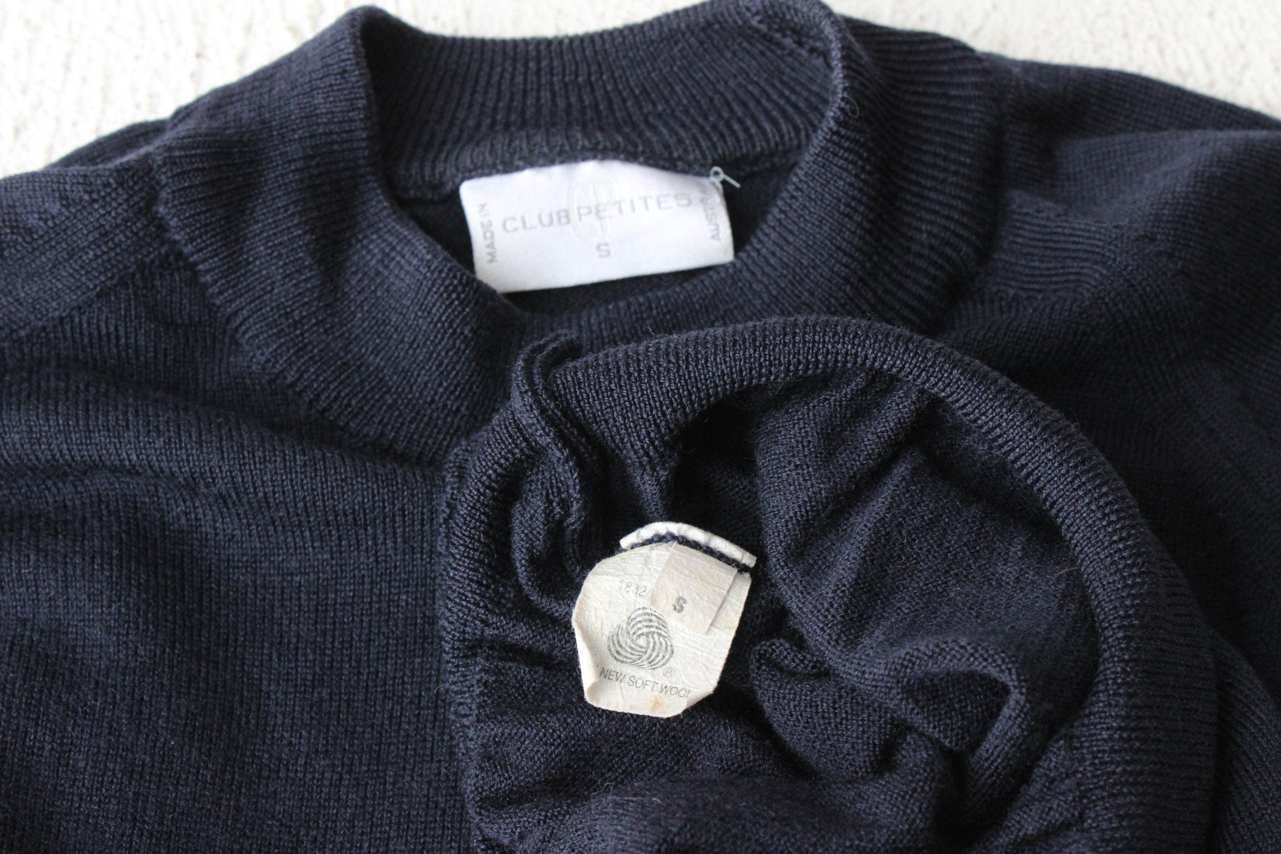 BALLETCORE 90s Navy Blue Soft Wool Cropped Sweater