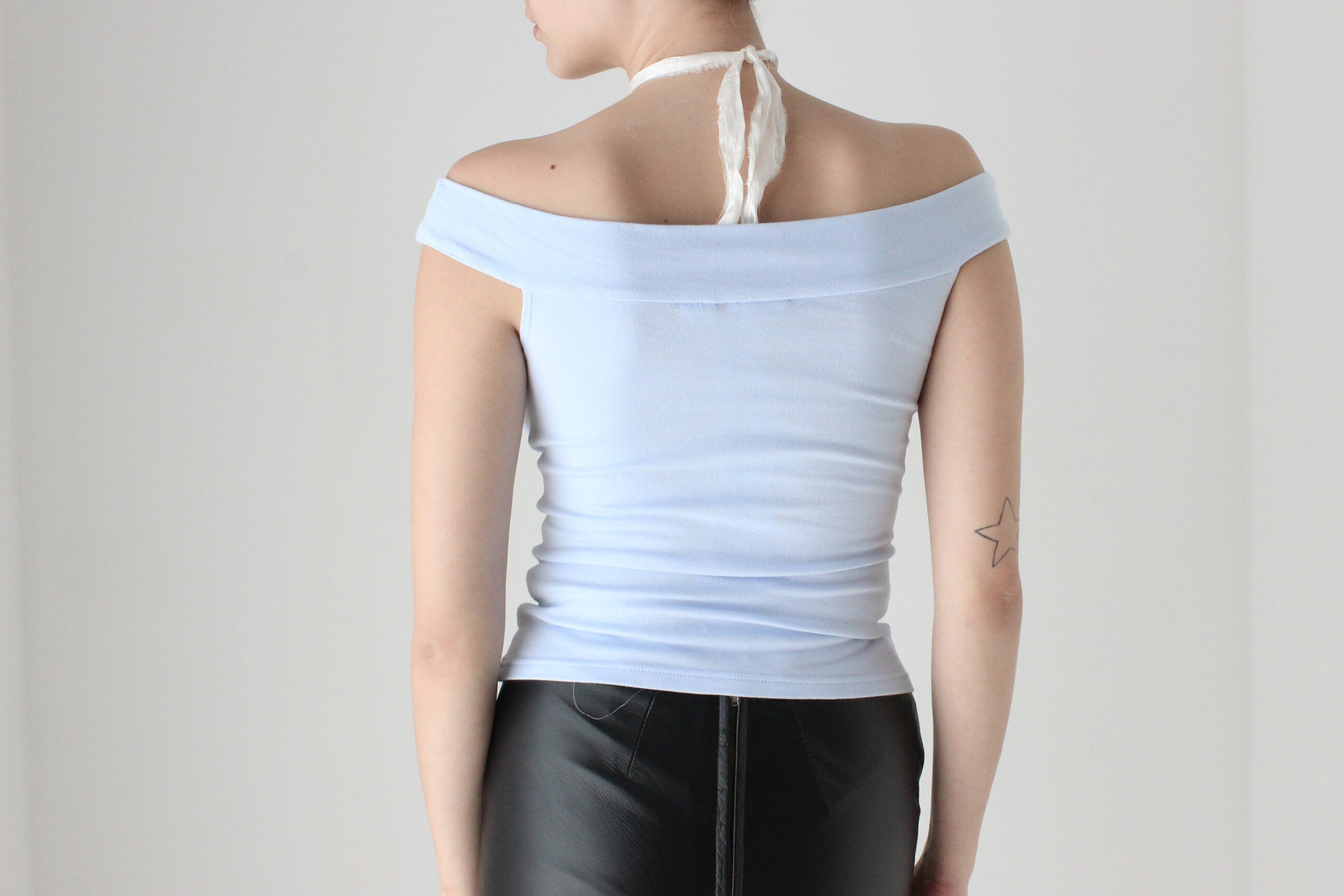 BALLETCORE 90s Baby Blue Off Shoulder Cotton Lycra Top