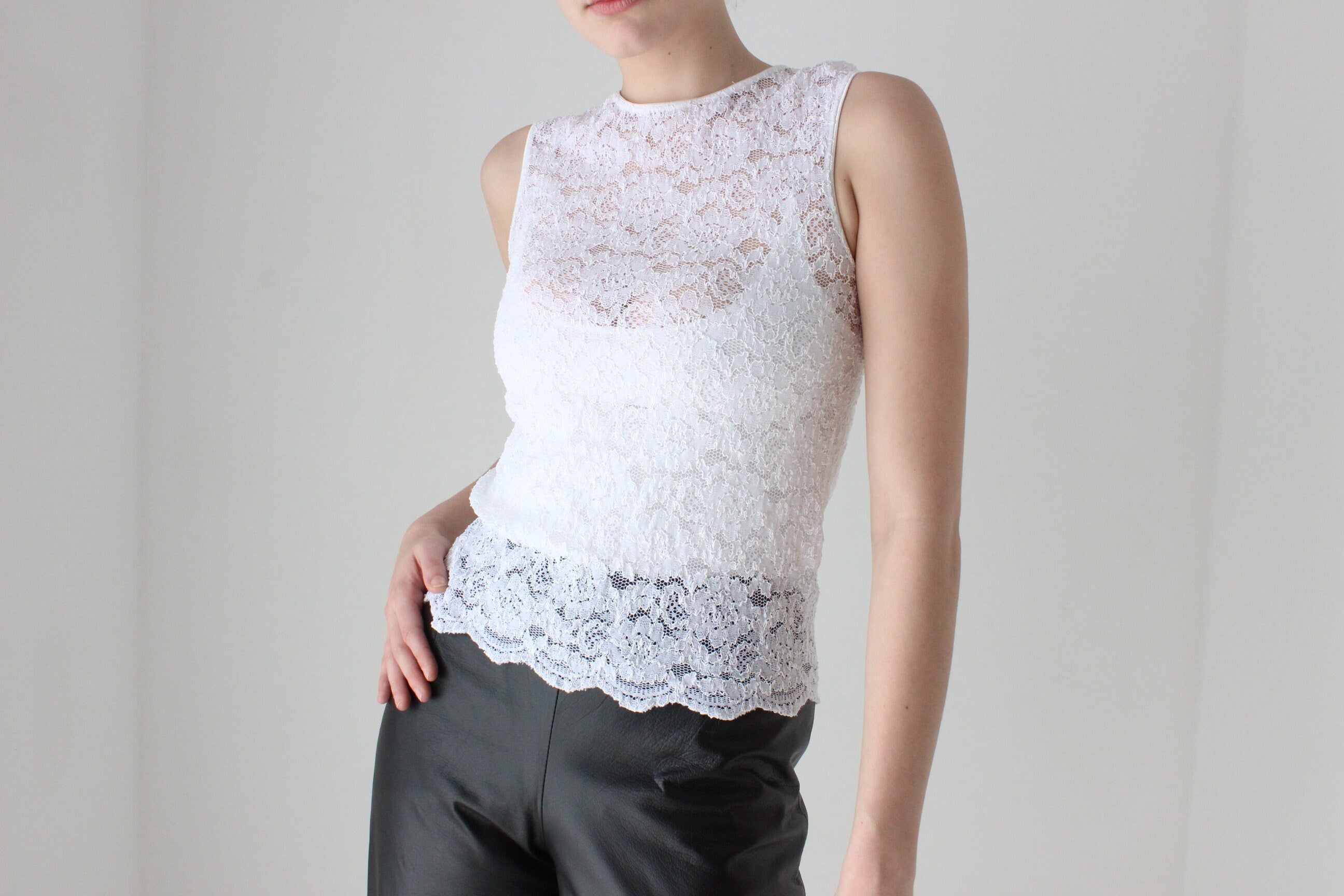 BALLETCORE 90s Sleeveless White Lace Fitted Tank