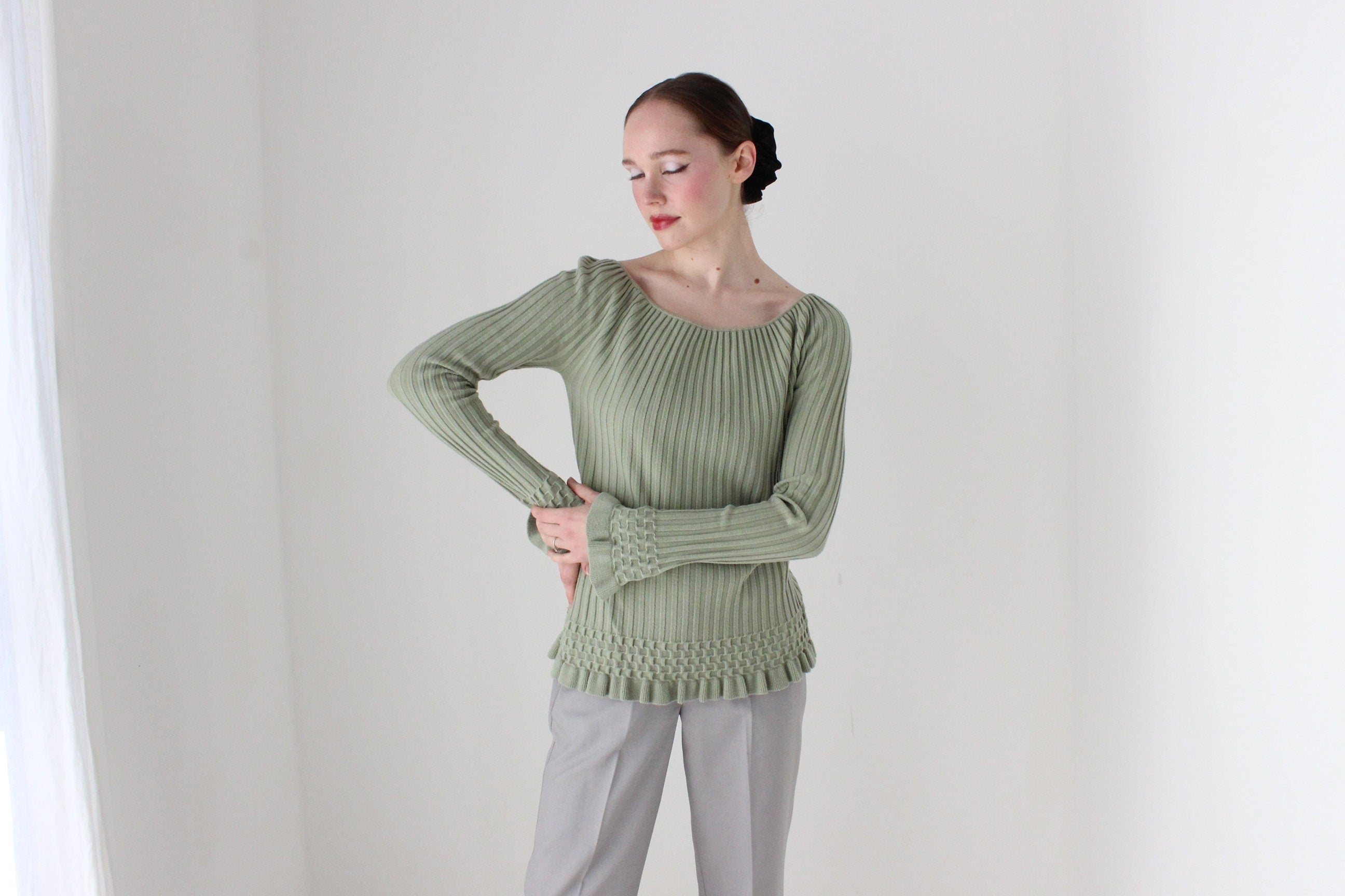 BALLETCORE 90s Ribbed Scoop Neck Sweater
