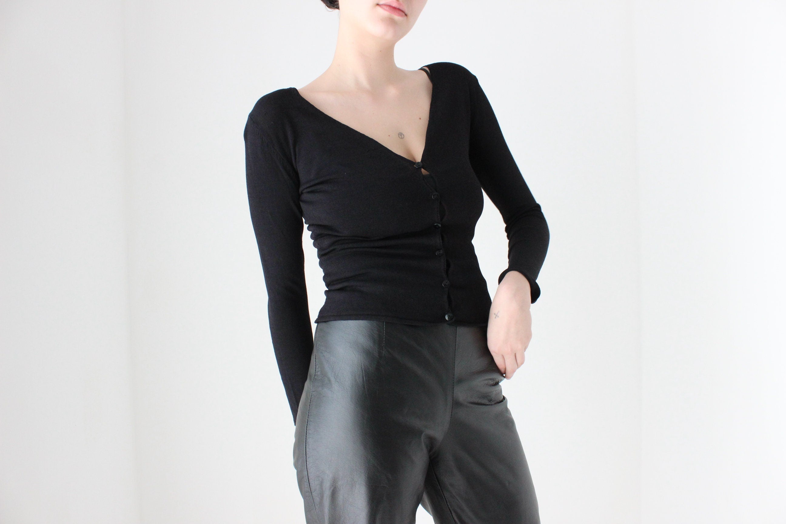 BALLETCORE 90s Quality Minimal Plunge Neck Knit