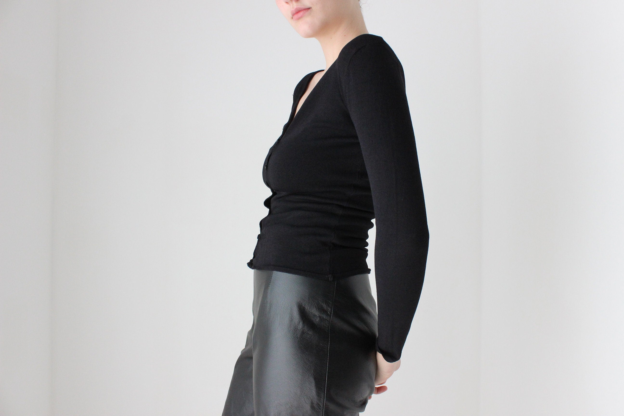 BALLETCORE 90s Quality Minimal Plunge Neck Knit