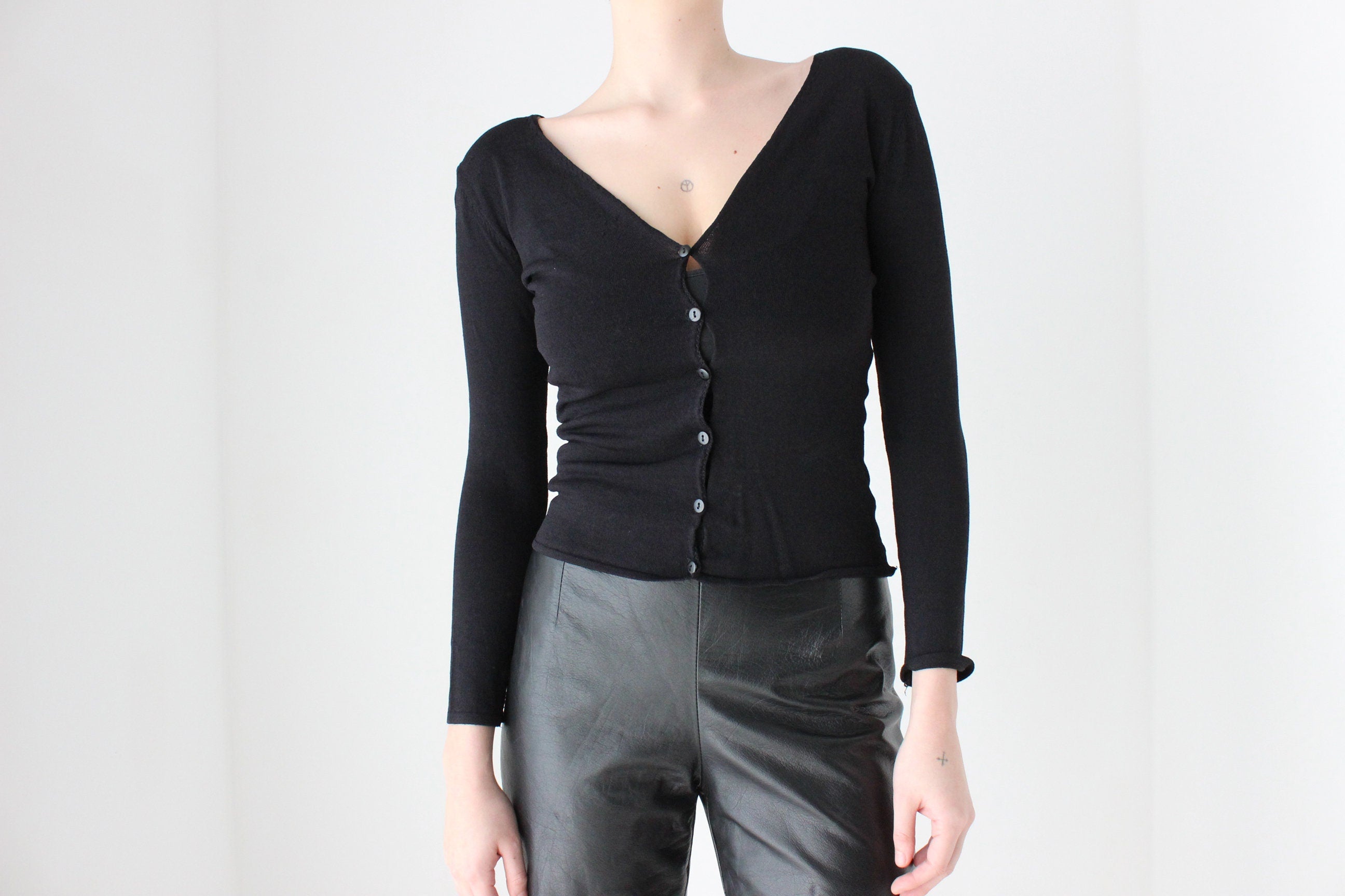 BALLETCORE 90s Quality Minimal Plunge Neck Knit