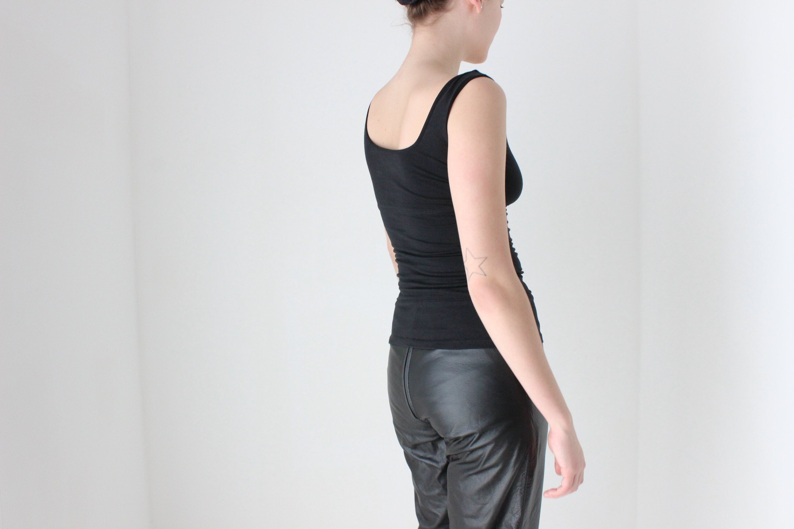 BALLETCORE 90s Minimal Cotton Lycra Scoop Neck Tank