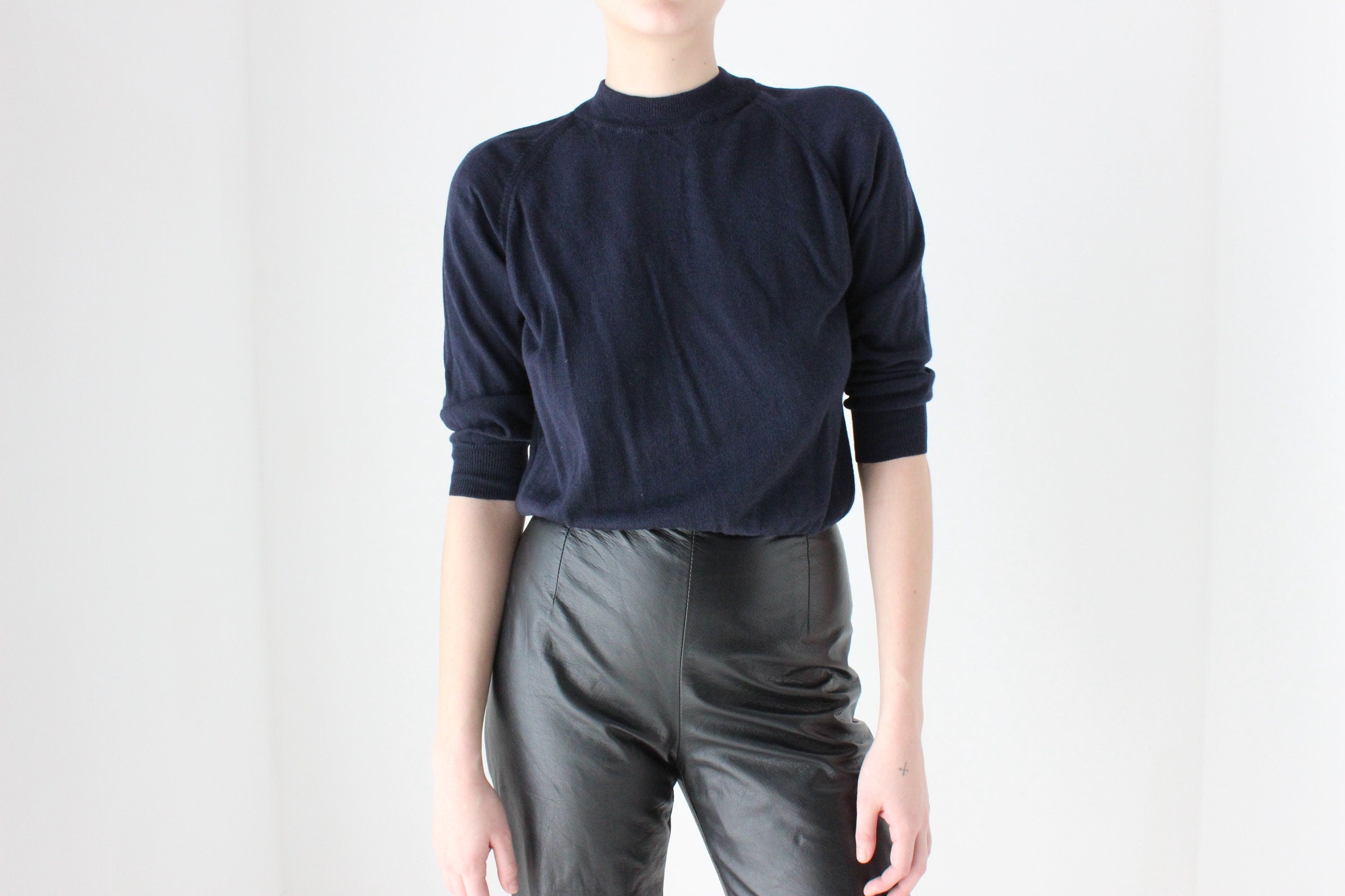 BALLETCORE 90s Navy Blue Soft Wool Cropped Sweater