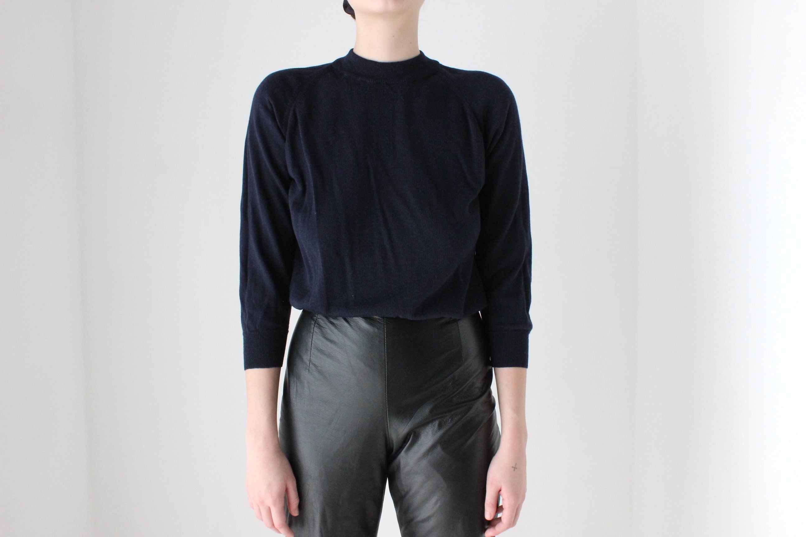 BALLETCORE 90s Navy Blue Soft Wool Cropped Sweater