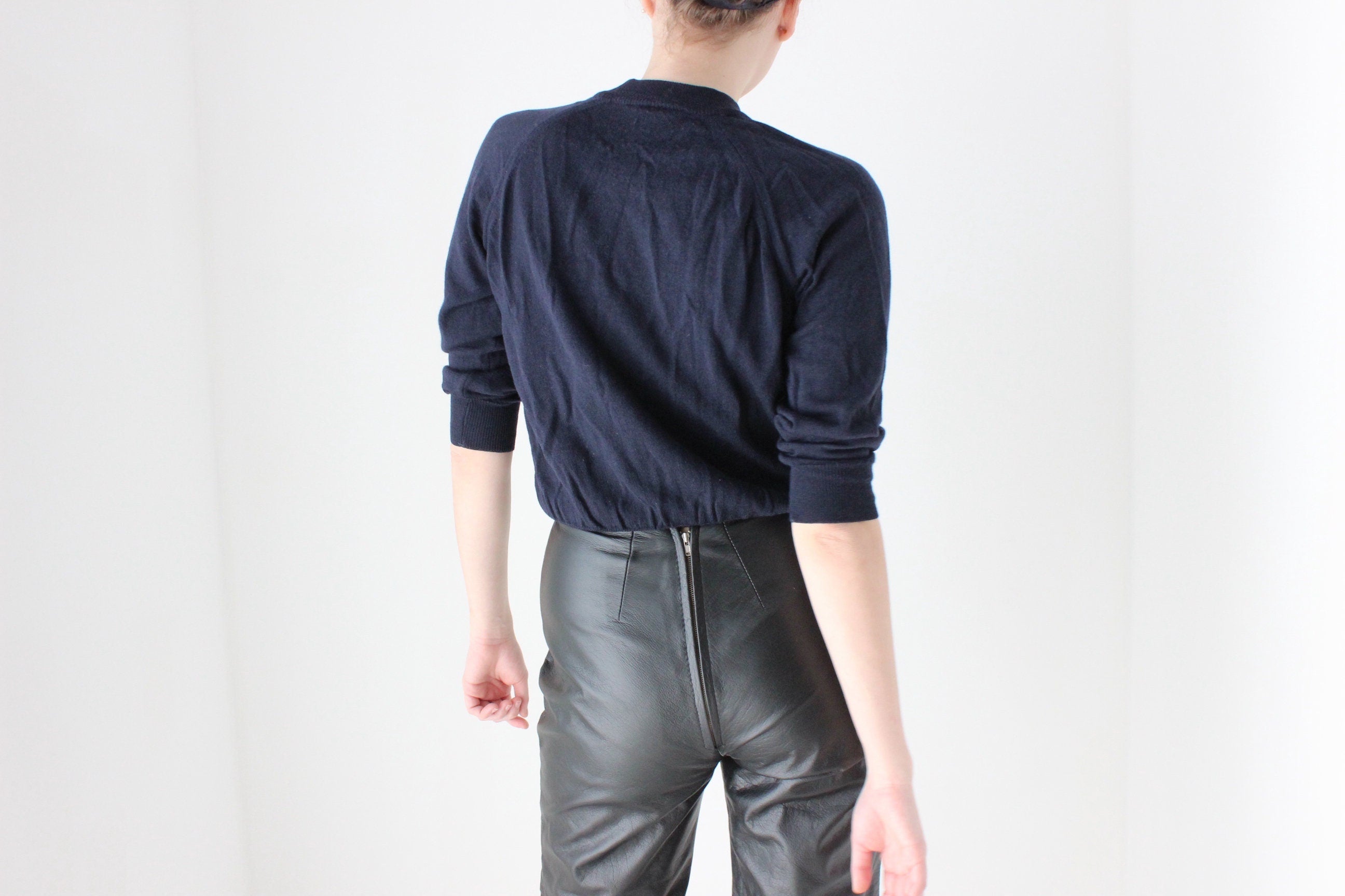 BALLETCORE 90s Navy Blue Soft Wool Cropped Sweater