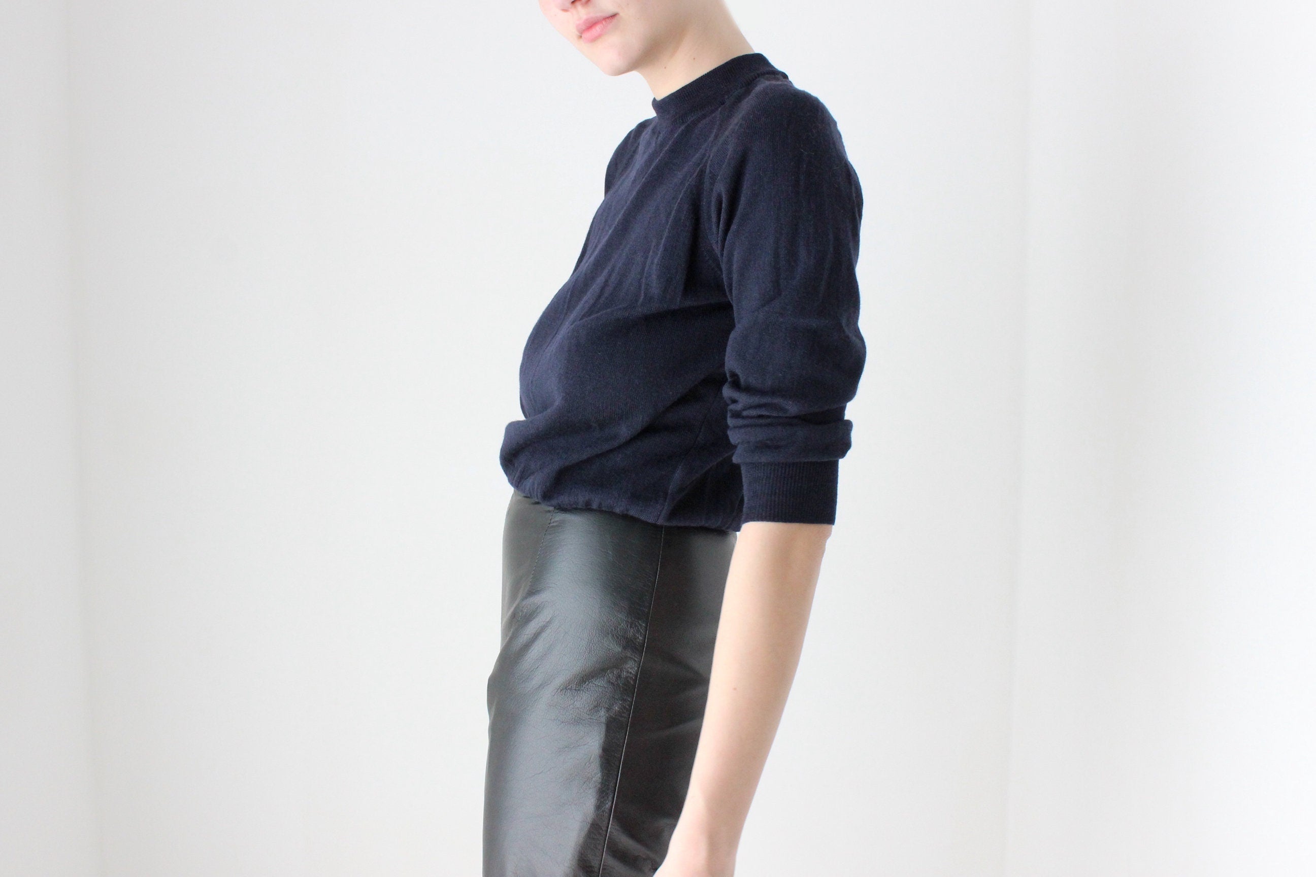BALLETCORE 90s Navy Blue Soft Wool Cropped Sweater