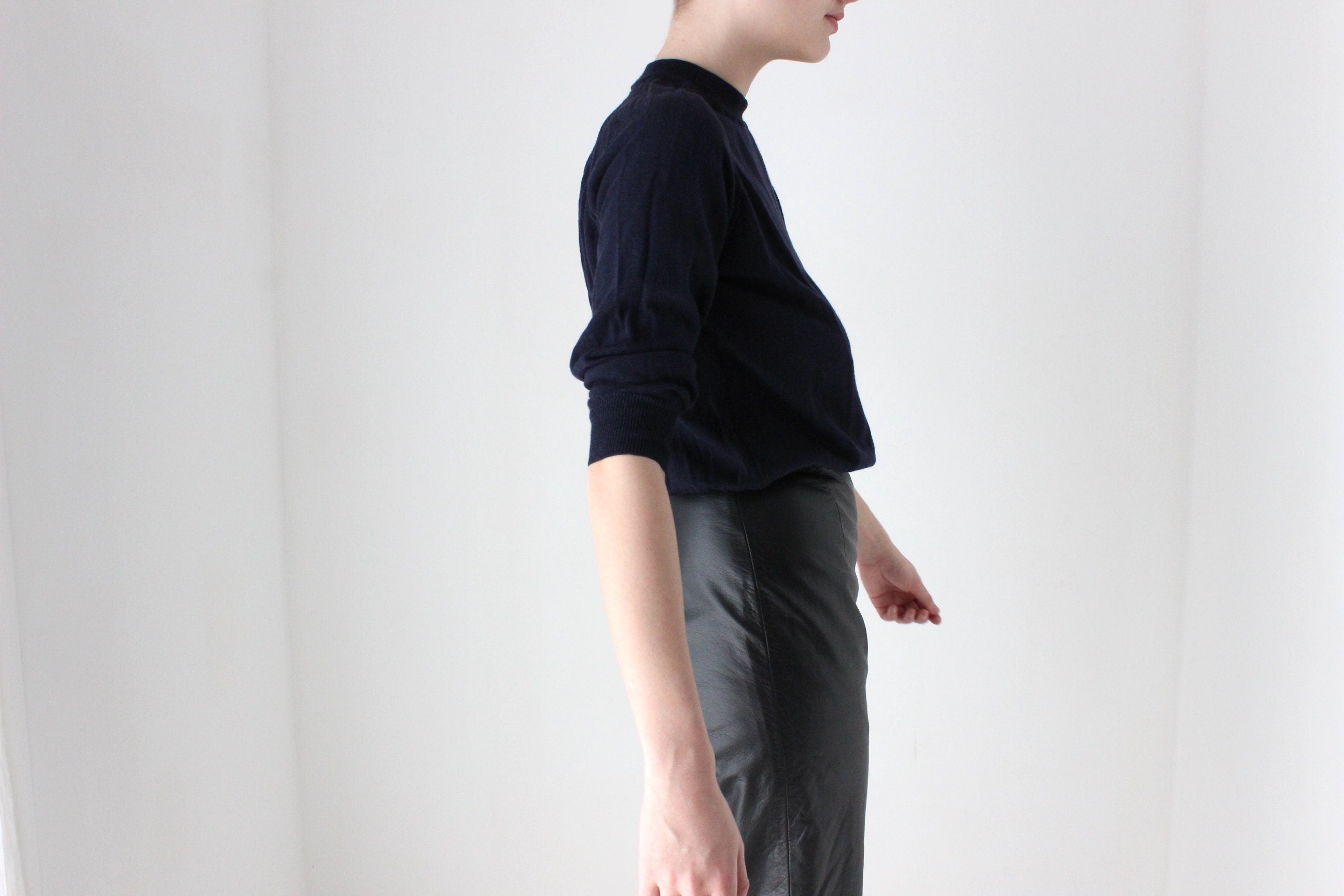 BALLETCORE 90s Navy Blue Soft Wool Cropped Sweater