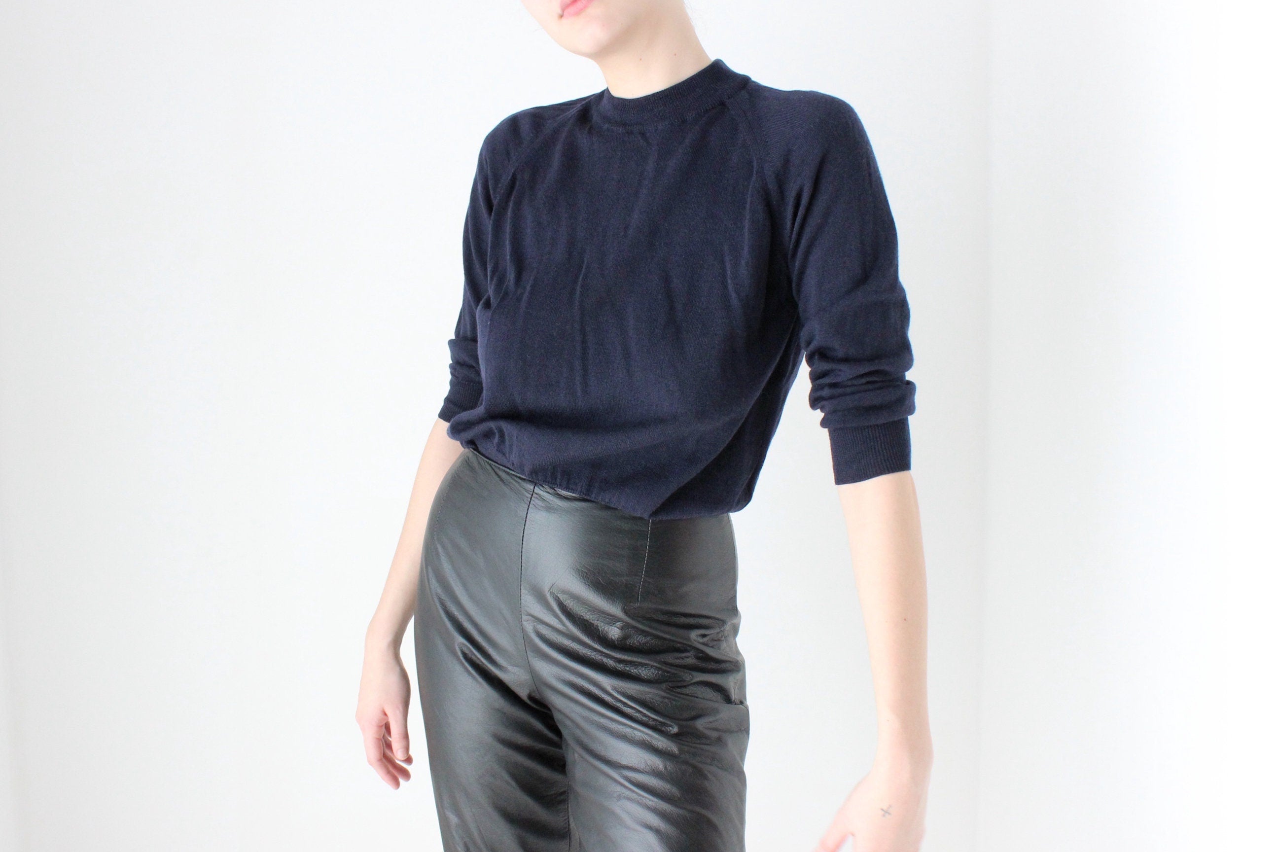 BALLETCORE 90s Navy Blue Soft Wool Cropped Sweater