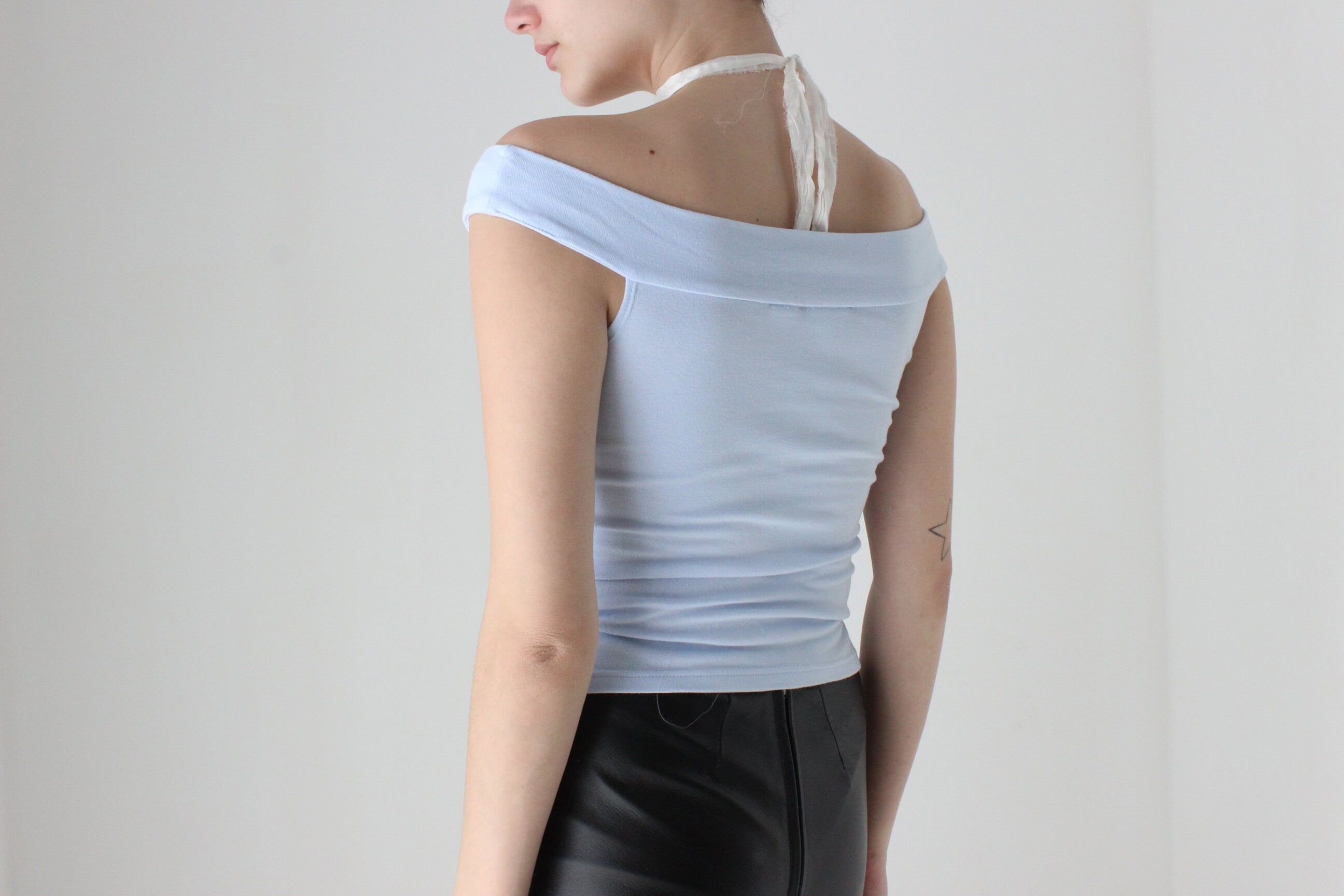 BALLETCORE 90s Baby Blue Off Shoulder Cotton Lycra Top