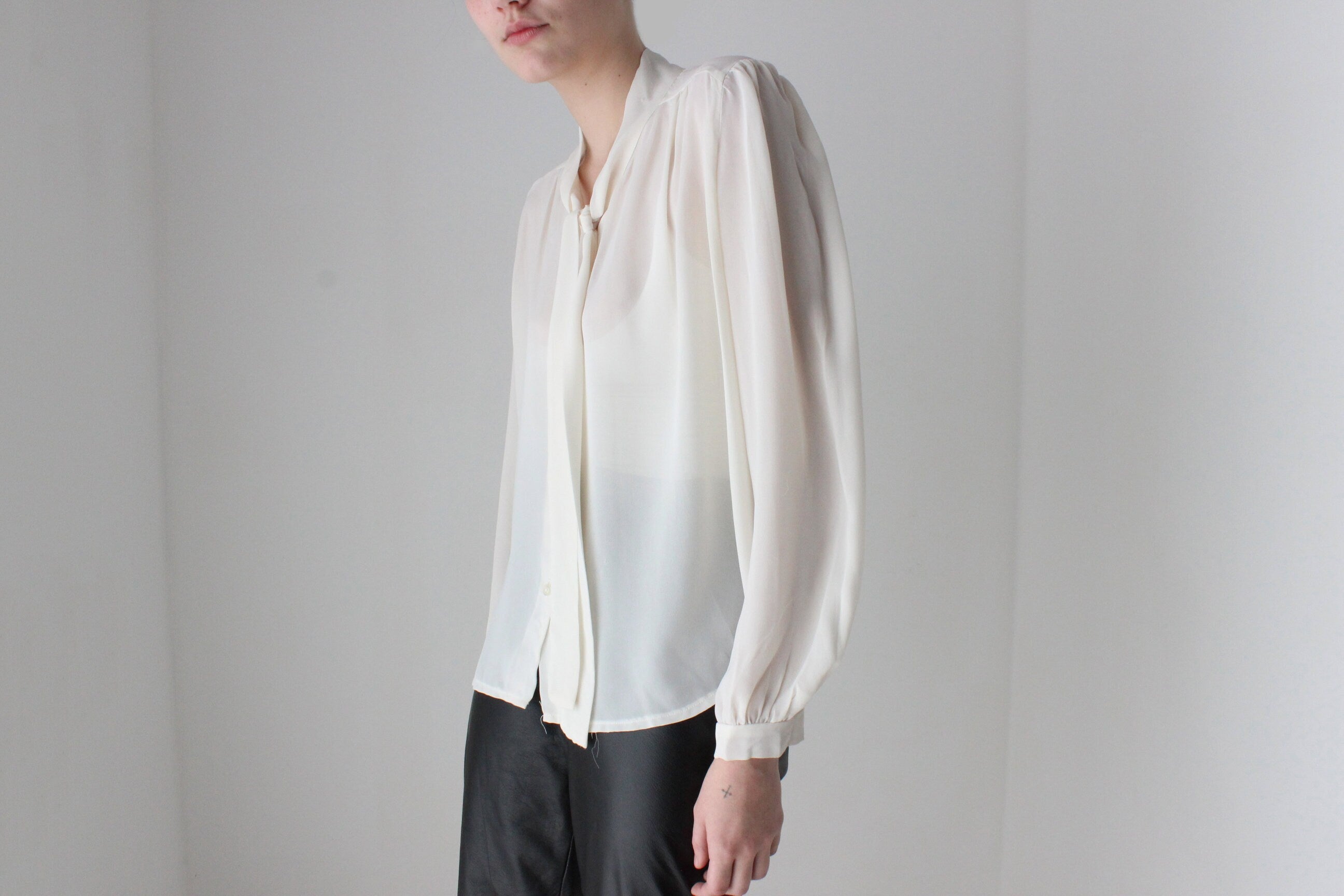 BALLETCORE 80s Soft Ivory Blouse w/ Neck Ties