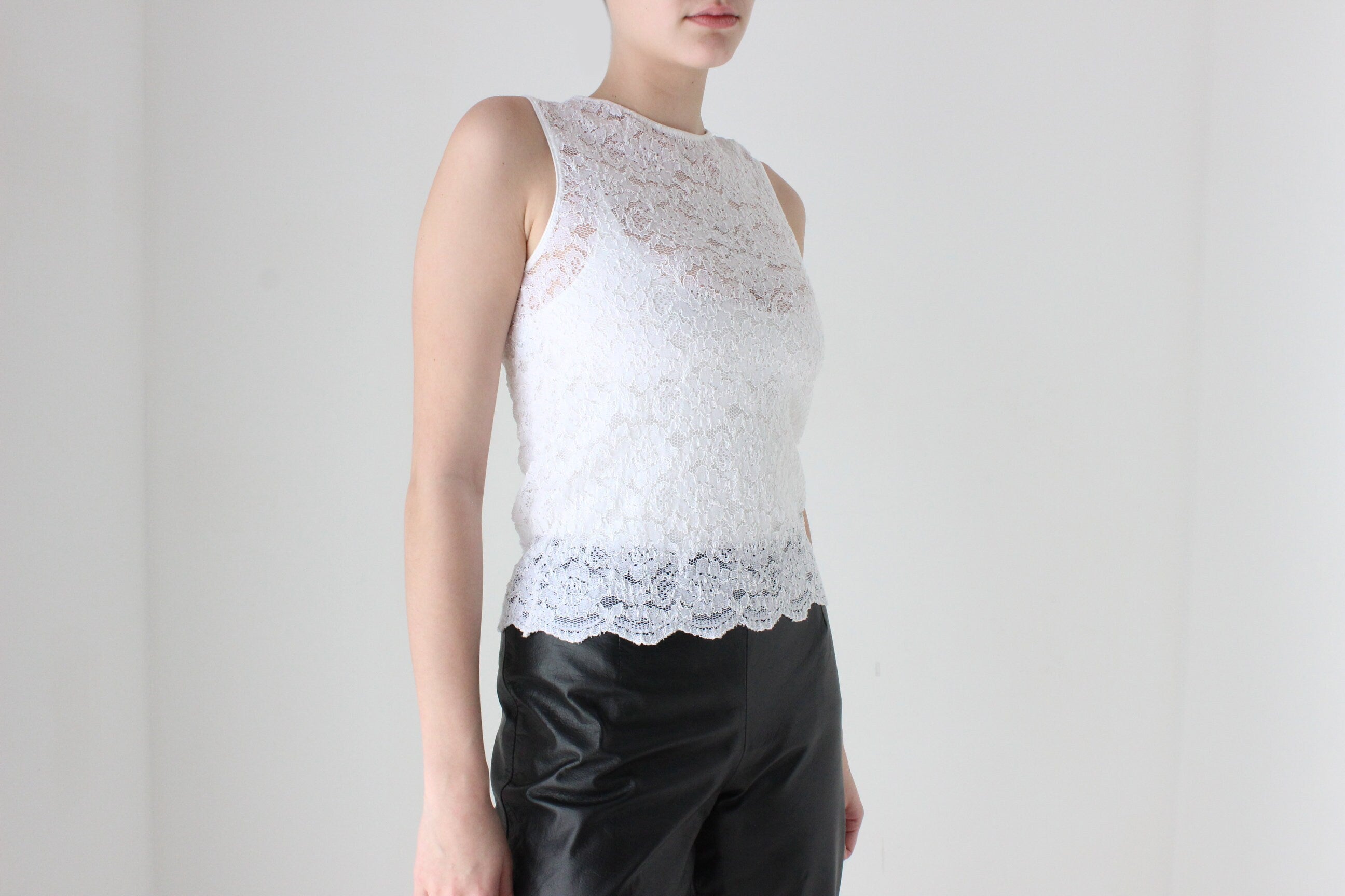 BALLETCORE 90s Sleeveless White Lace Fitted Tank