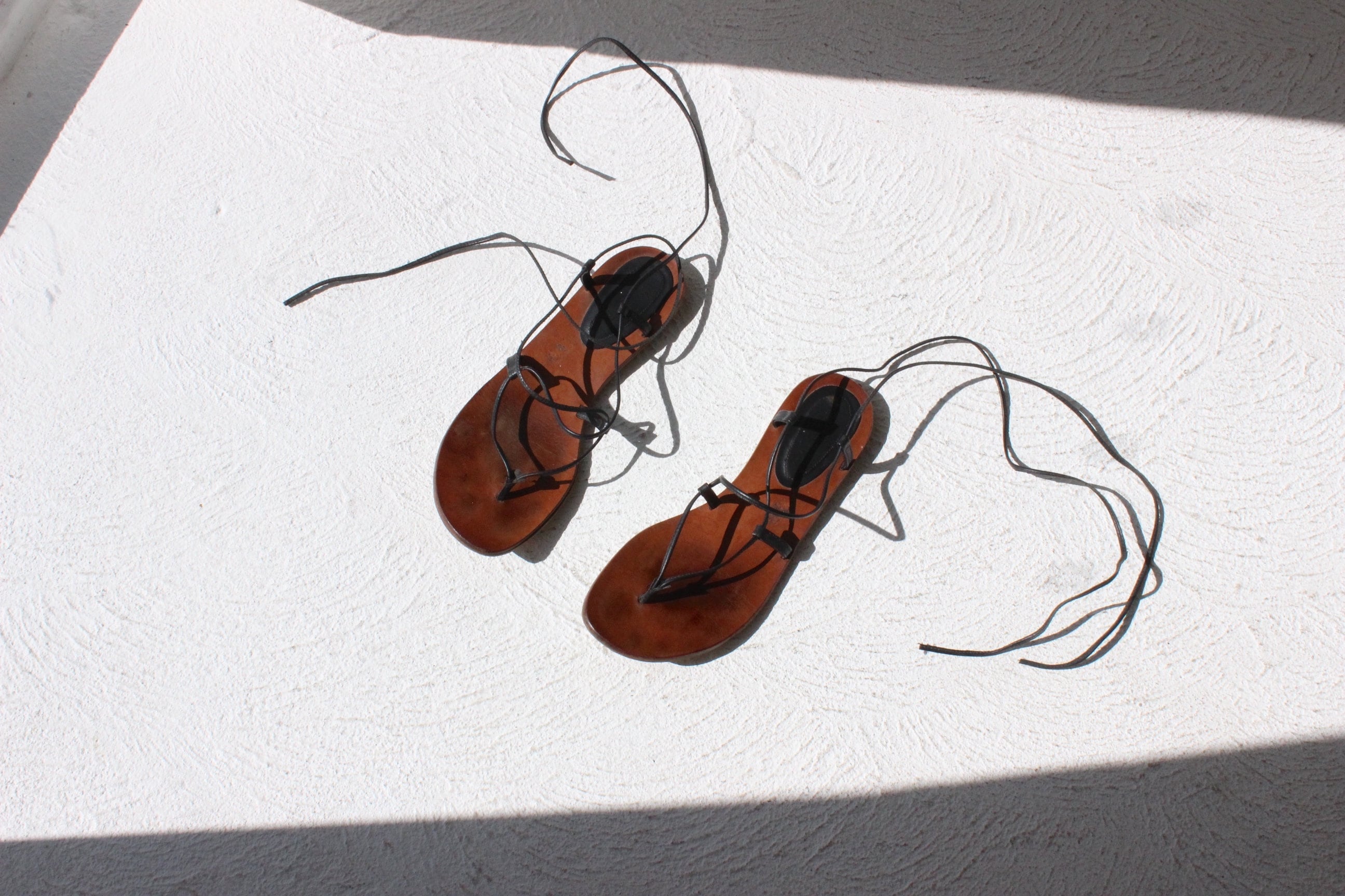 90s Minimal Leather Tie Up Gladiator Sandals ~ Euro 40