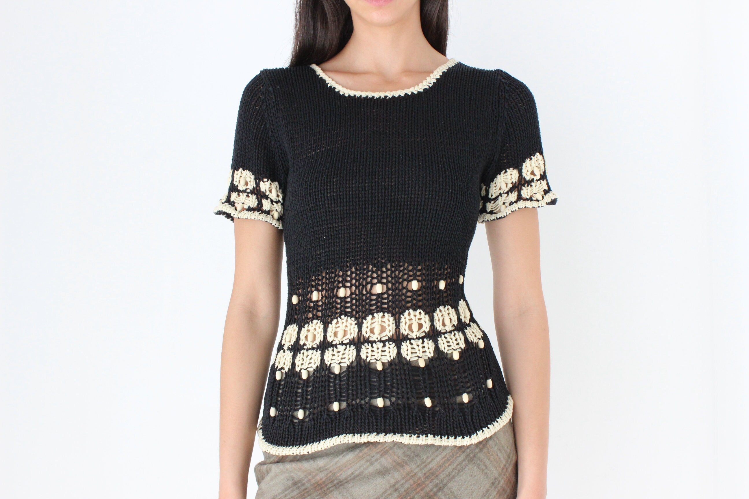 90s Monochrome Crochet Knit Tee Top w/ Wooden Beading