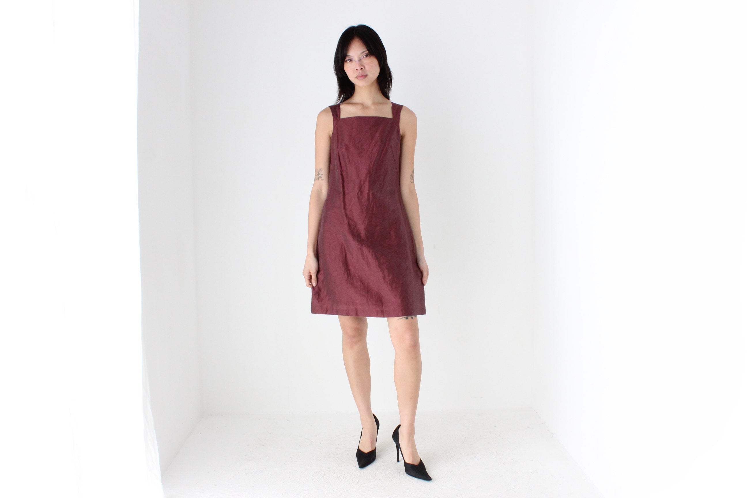 90s Minimal Square Neck Burgundy Crinkle Shift Dress