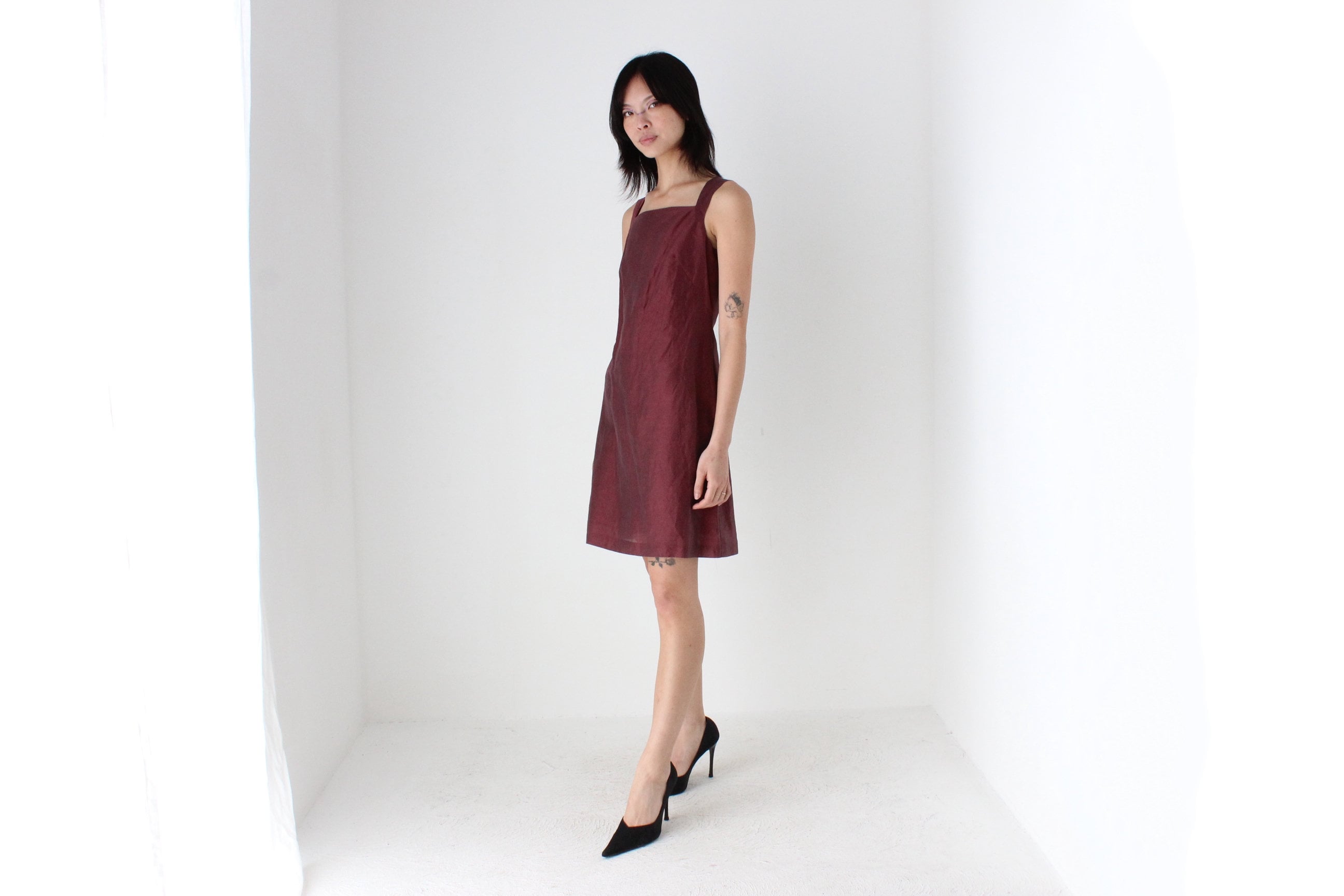 90s Minimal Square Neck Burgundy Crinkle Shift Dress
