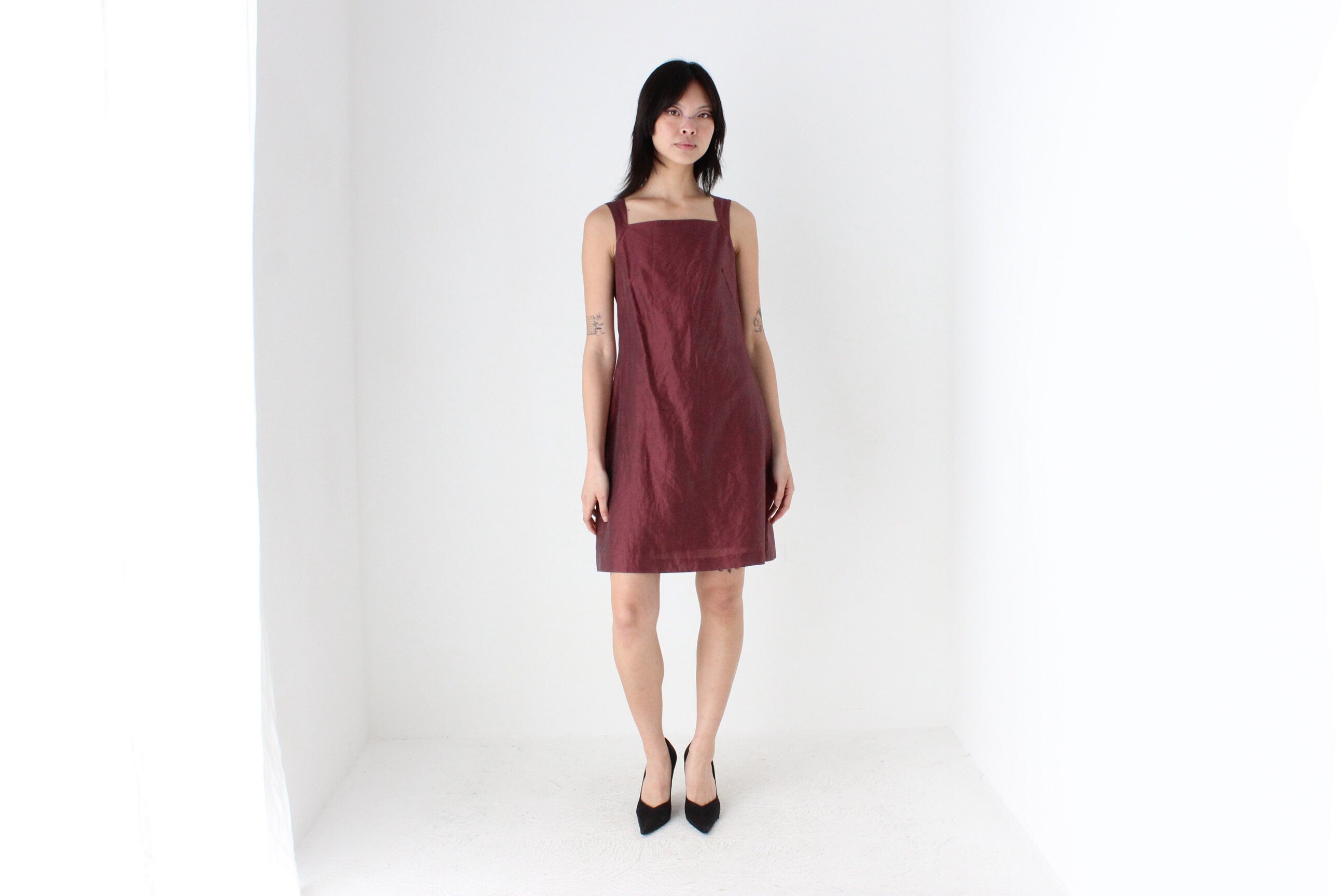 90s Minimal Square Neck Burgundy Crinkle Shift Dress