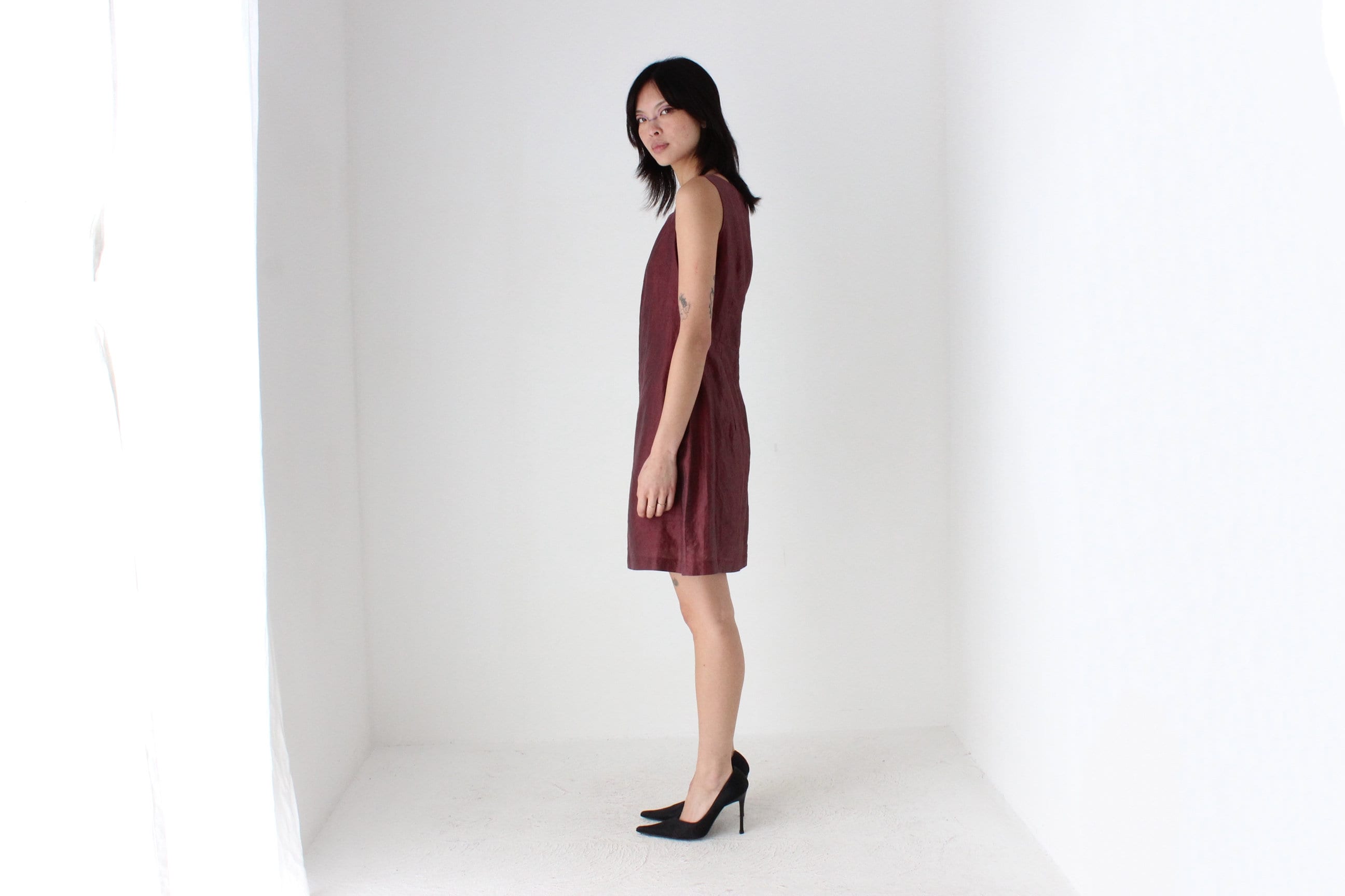 90s Minimal Square Neck Burgundy Crinkle Shift Dress