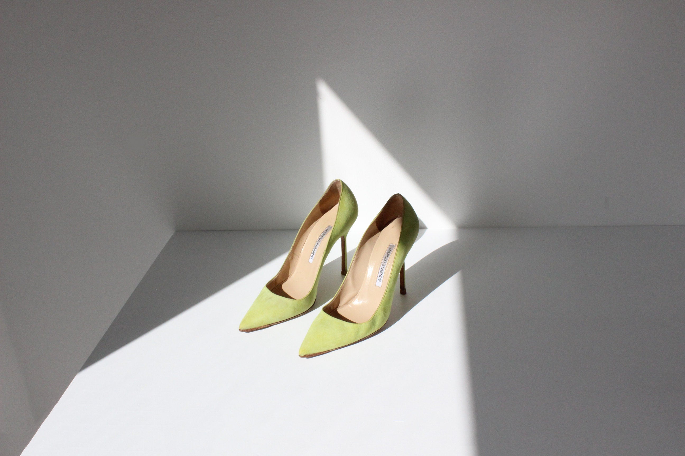 2000s MANOLO BLAHNIK Chartreuse Suede Pumps ~ Euro 38