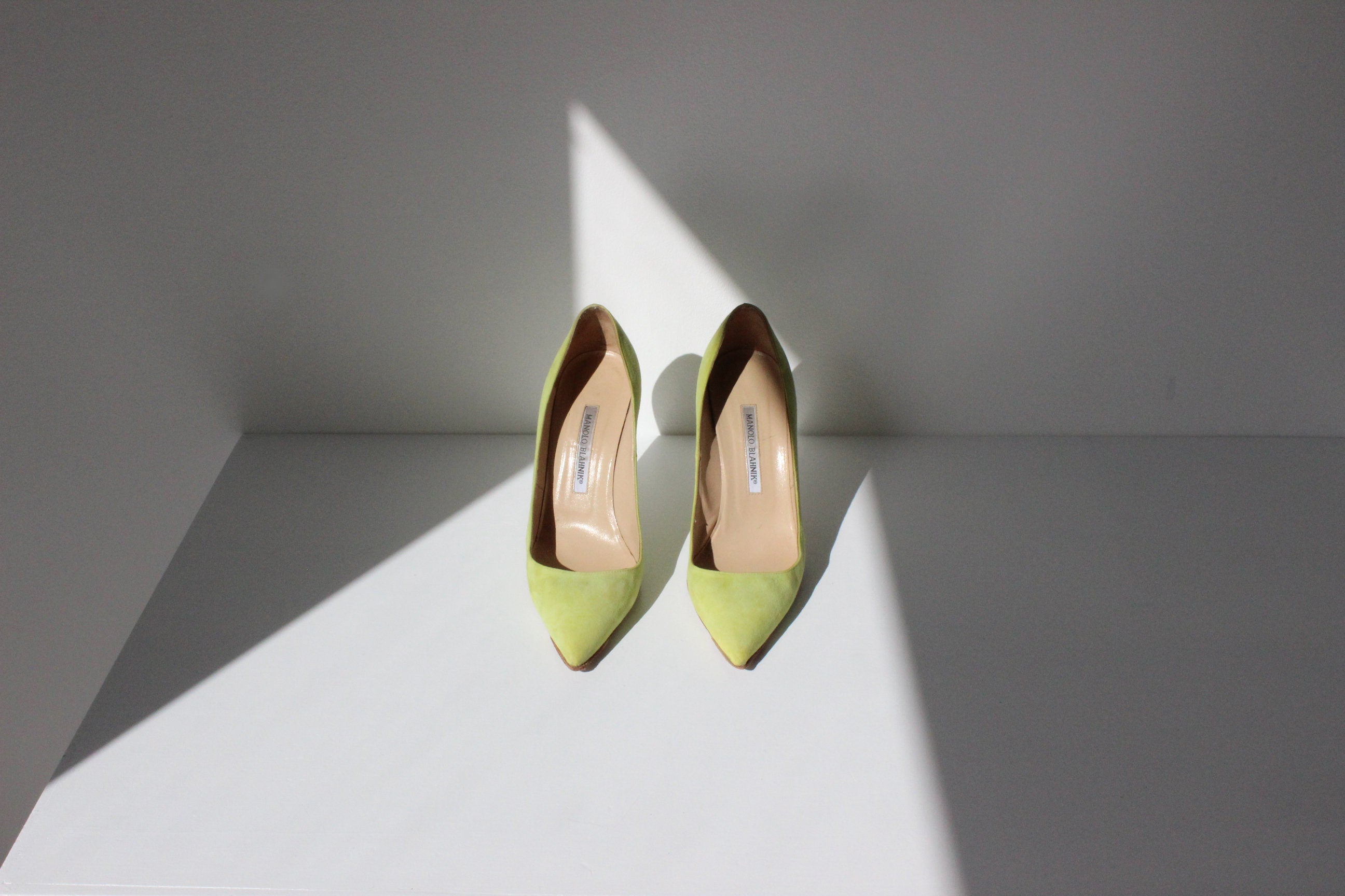 2000s MANOLO BLAHNIK Chartreuse Suede Pumps ~ Euro 38