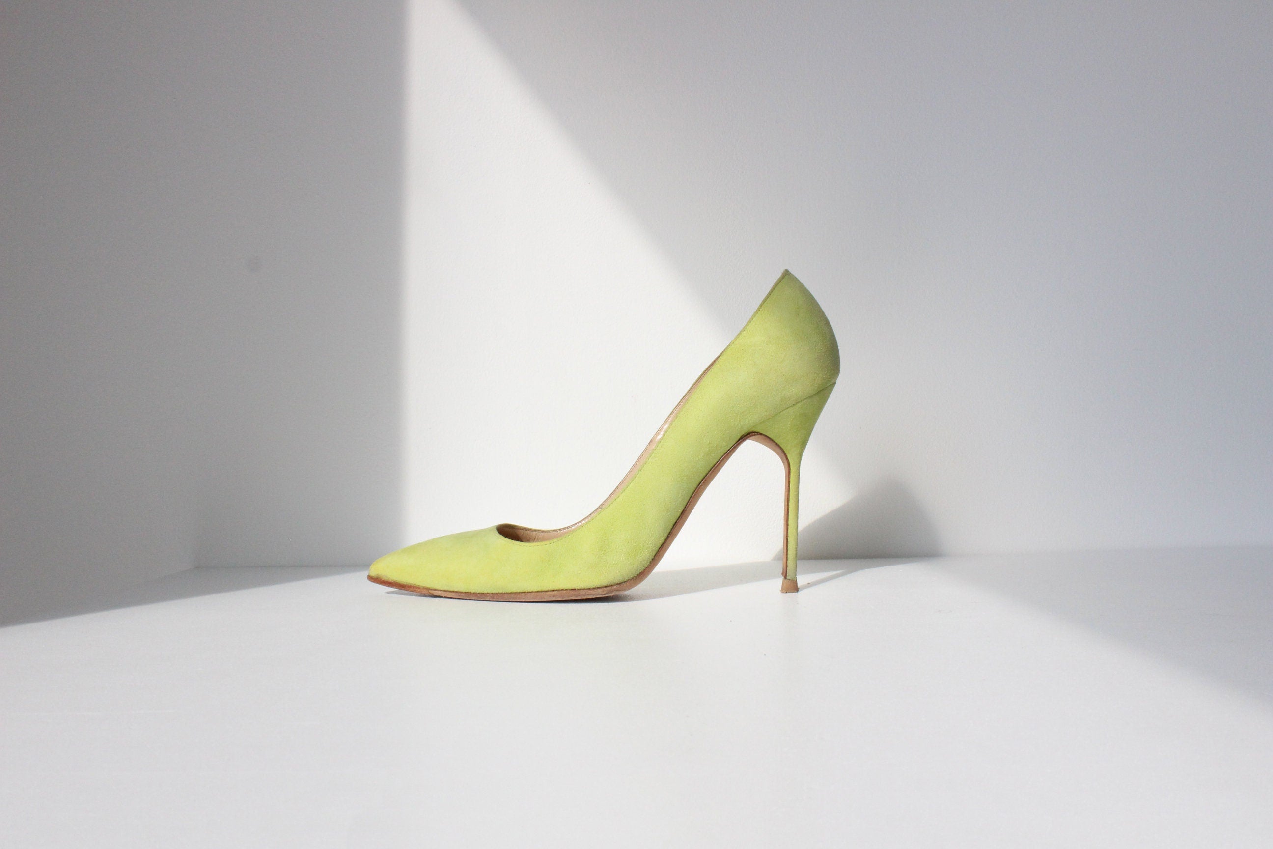 2000s MANOLO BLAHNIK Chartreuse Suede Pumps ~ Euro 38