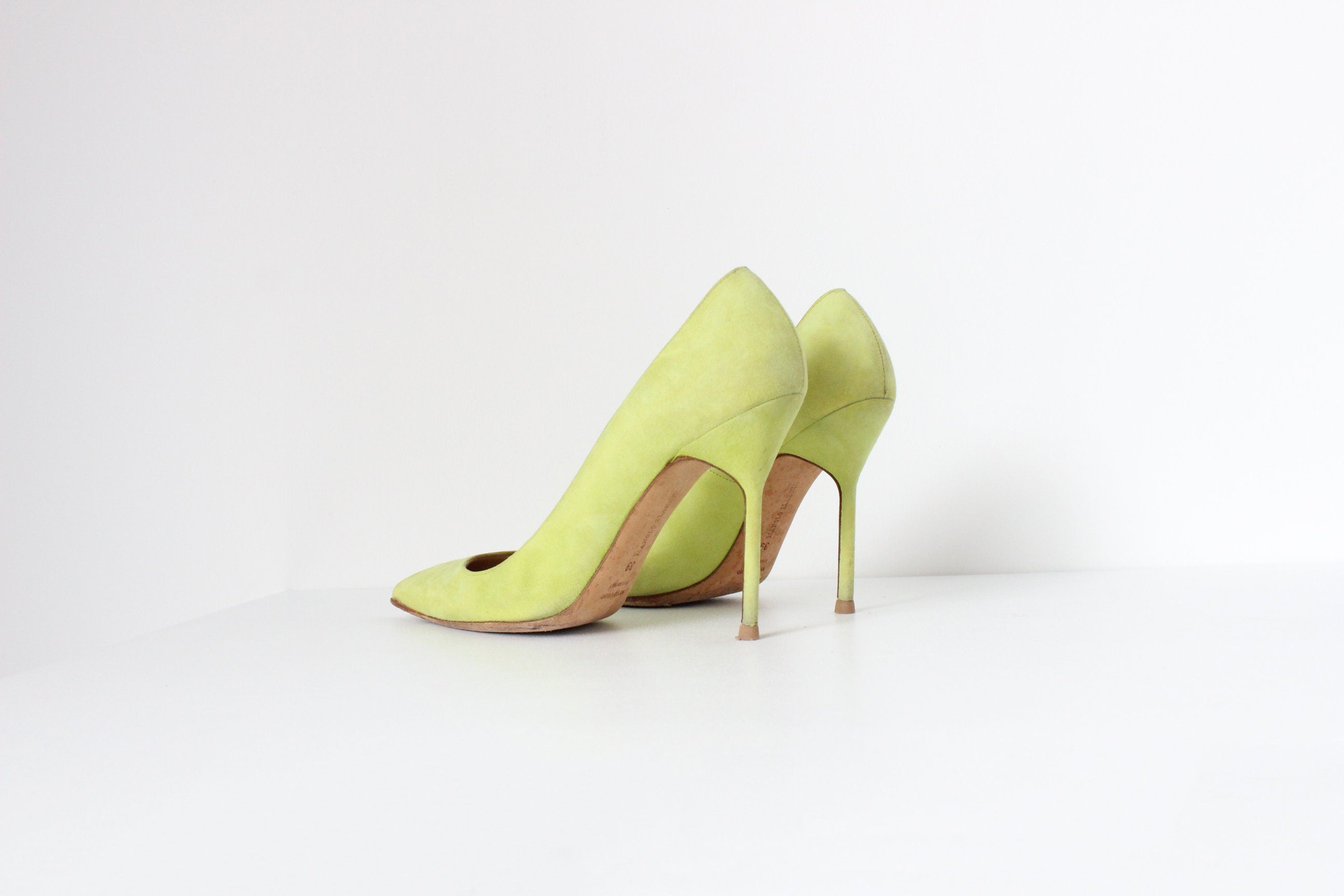 2000s MANOLO BLAHNIK Chartreuse Suede Pumps ~ Euro 38