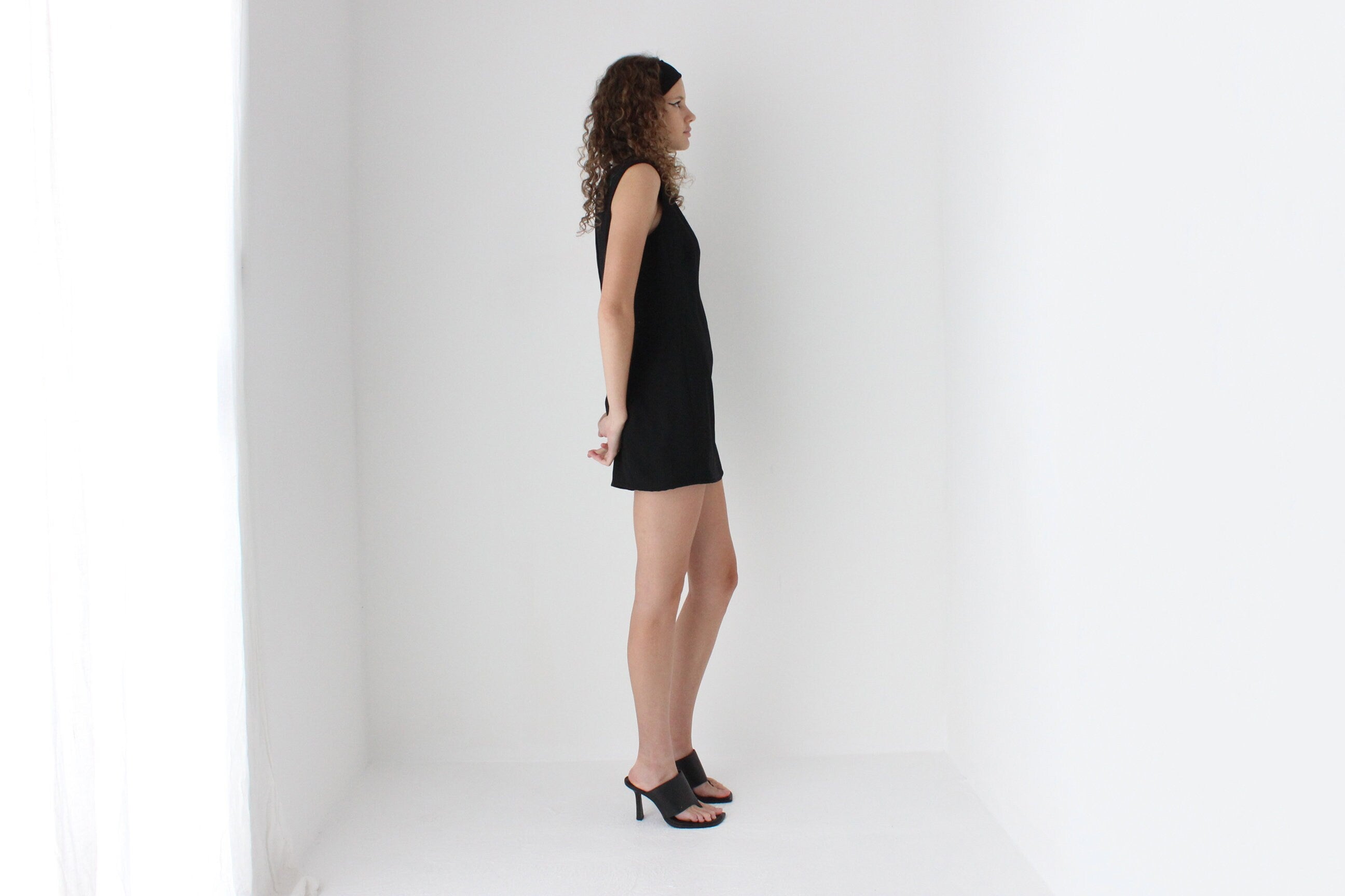 90s Simple & Chic Black Crepe Shift