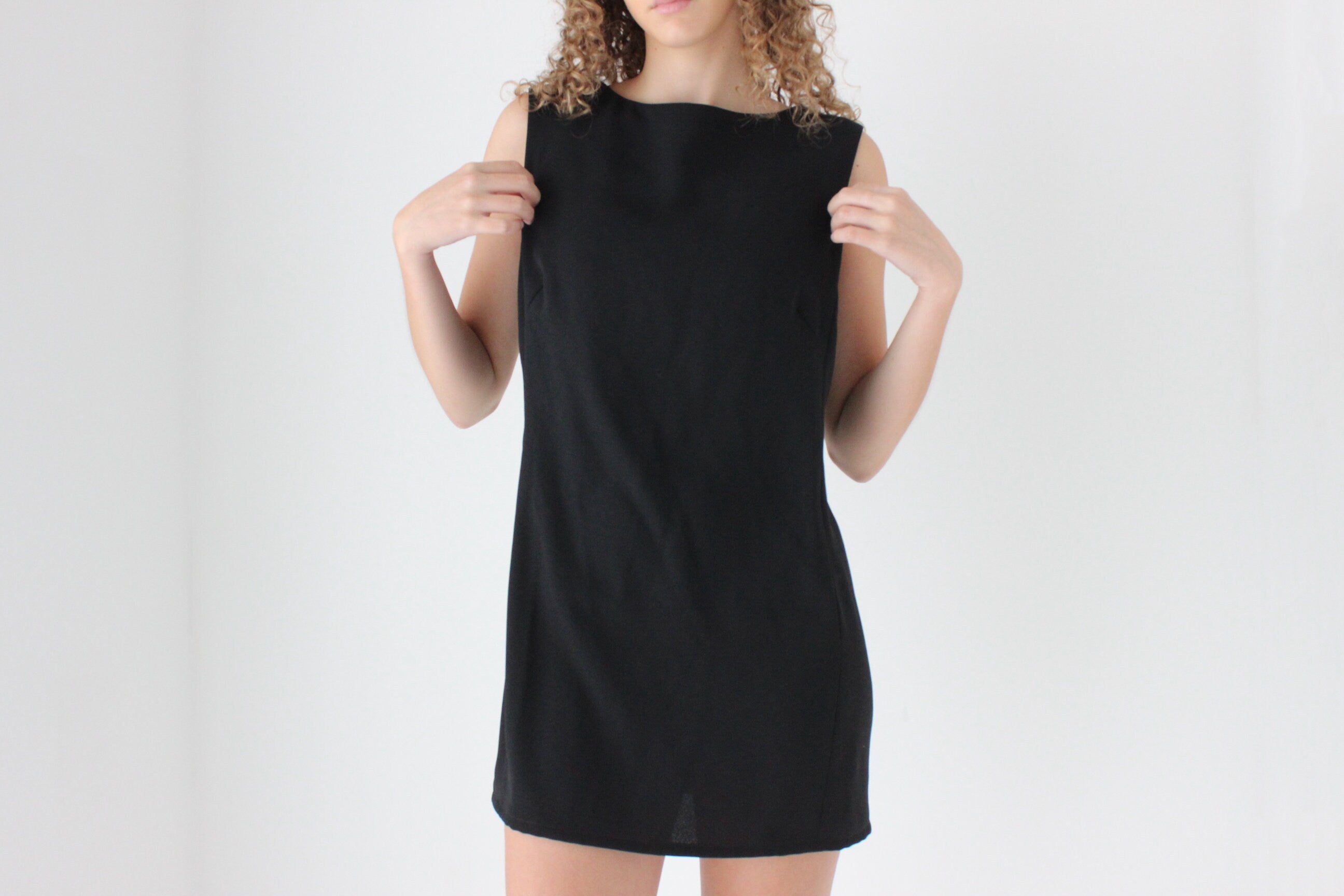 90s Simple & Chic Black Crepe Shift