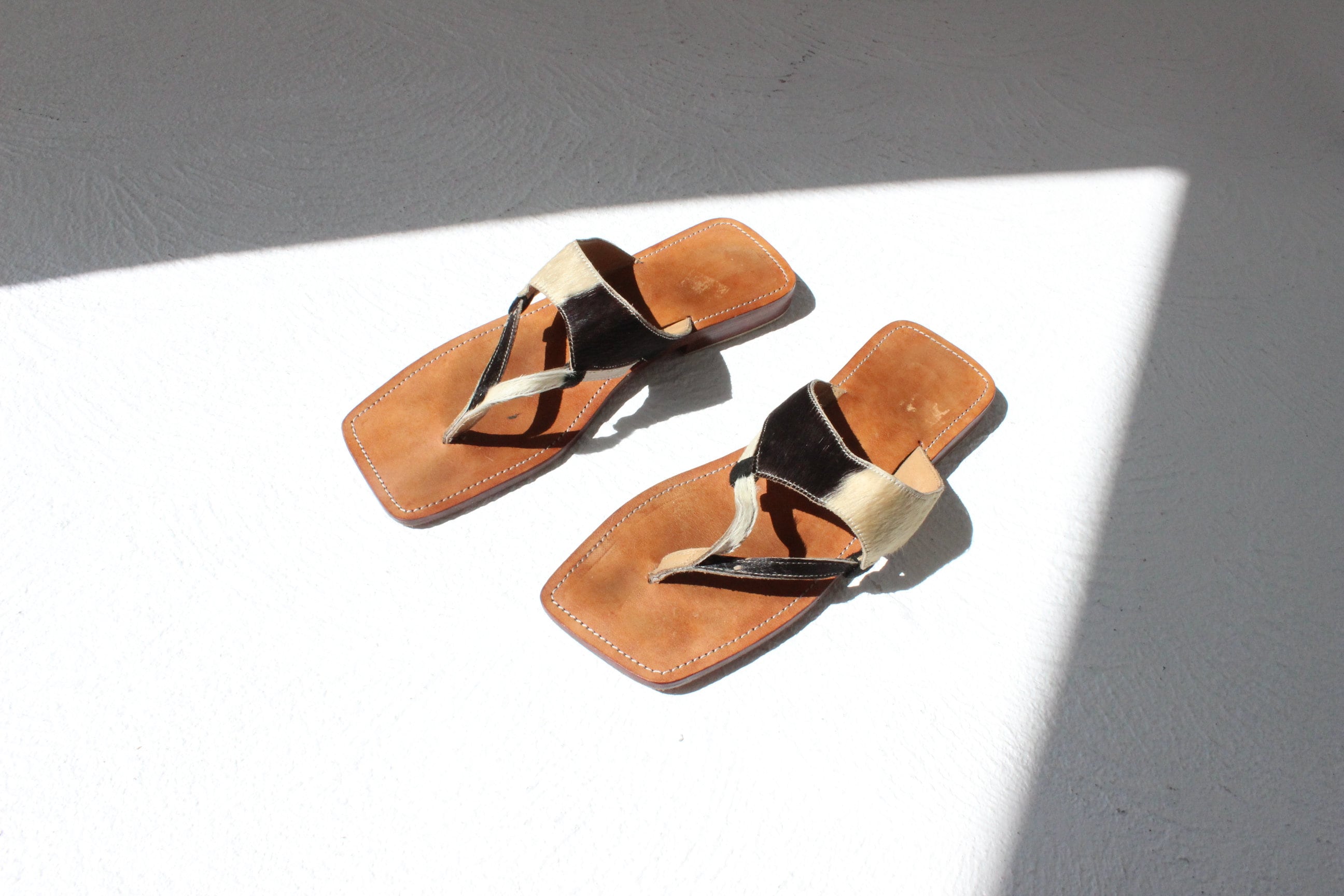 90s Cow Hide Leather Square Toe Sandals ~ Euro 39