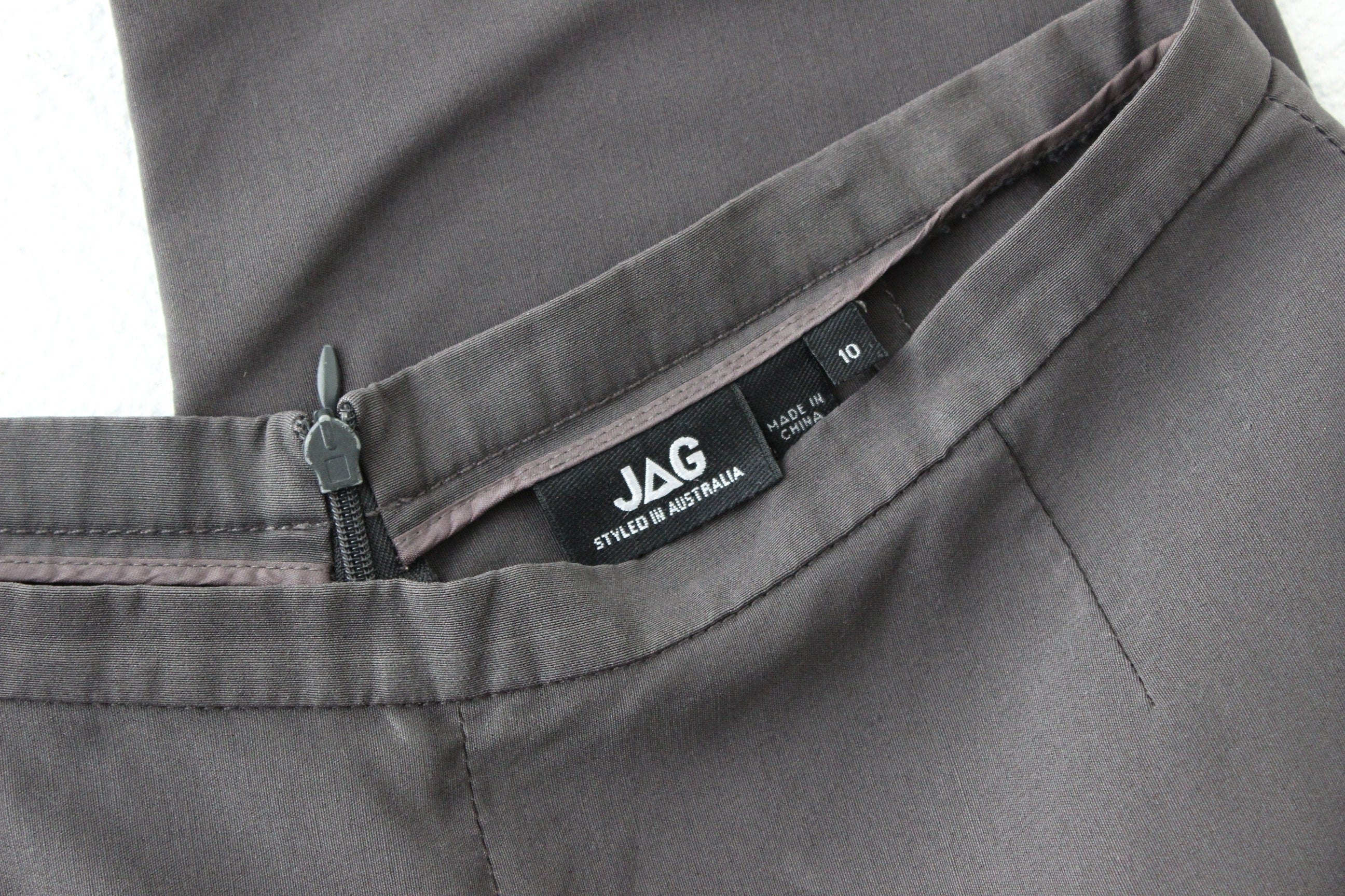 90s JAG Minimal Grey Capri Pants