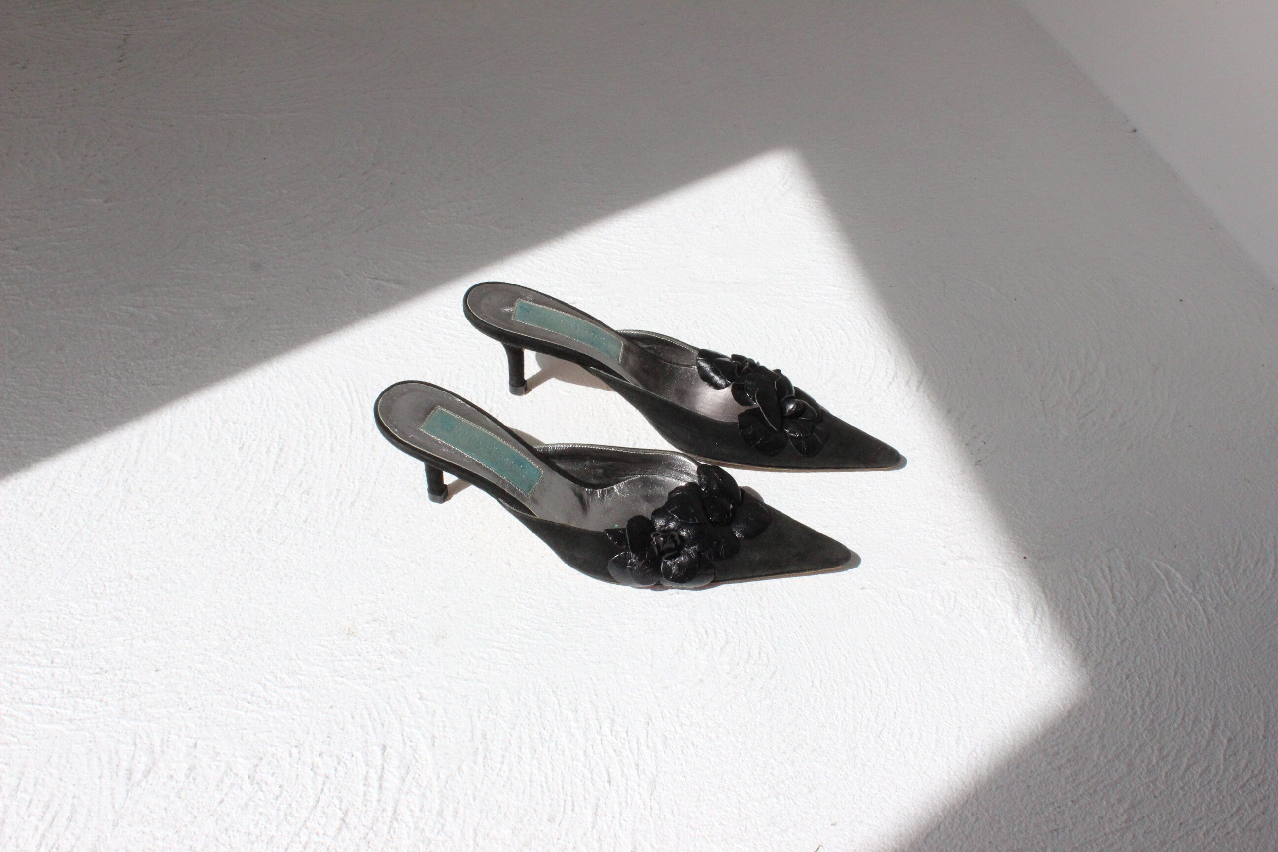 Y2K Christian Lacroix Suede & 3D Leather Flower Pointed Toe Kitten Heels ~ Euro 37