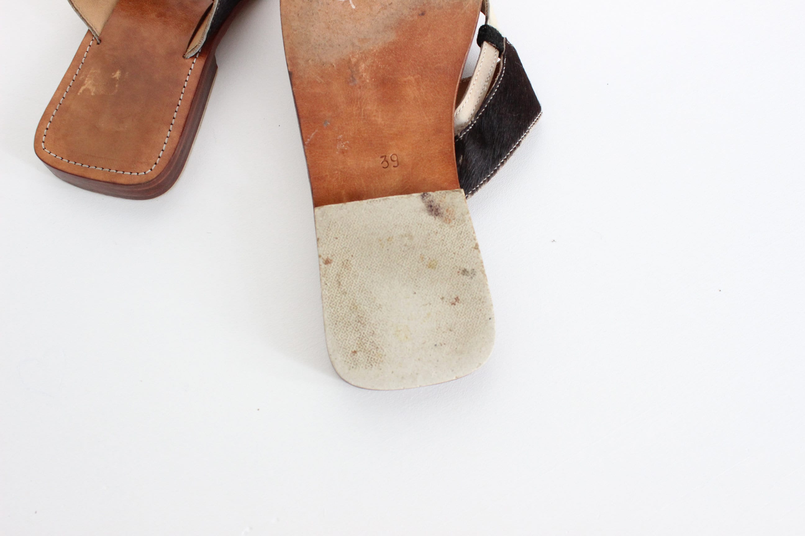 90s Cow Hide Leather Square Toe Sandals ~ Euro 39