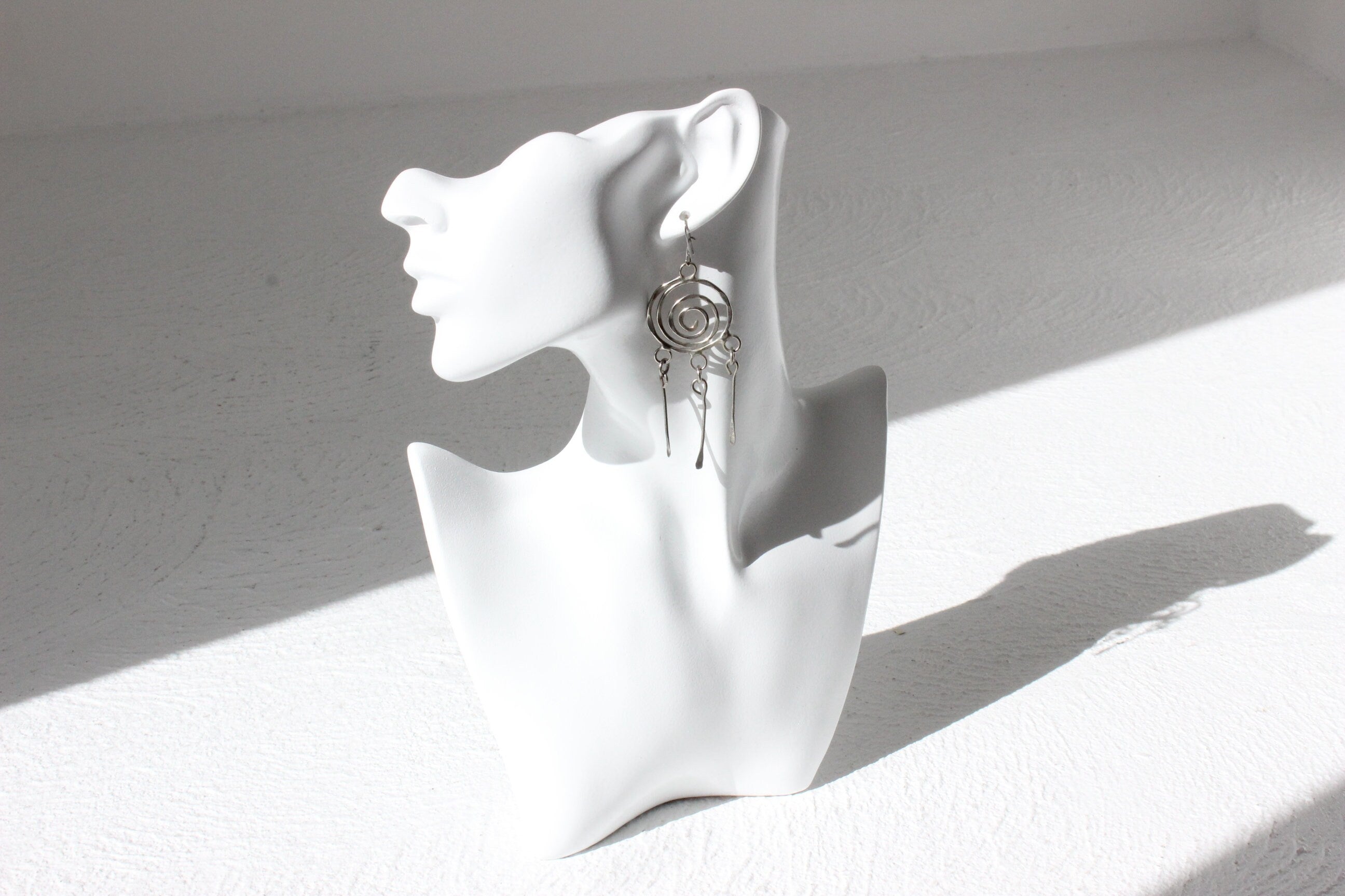 90s Hammered Silver Metal Swirl Dangly Earrings