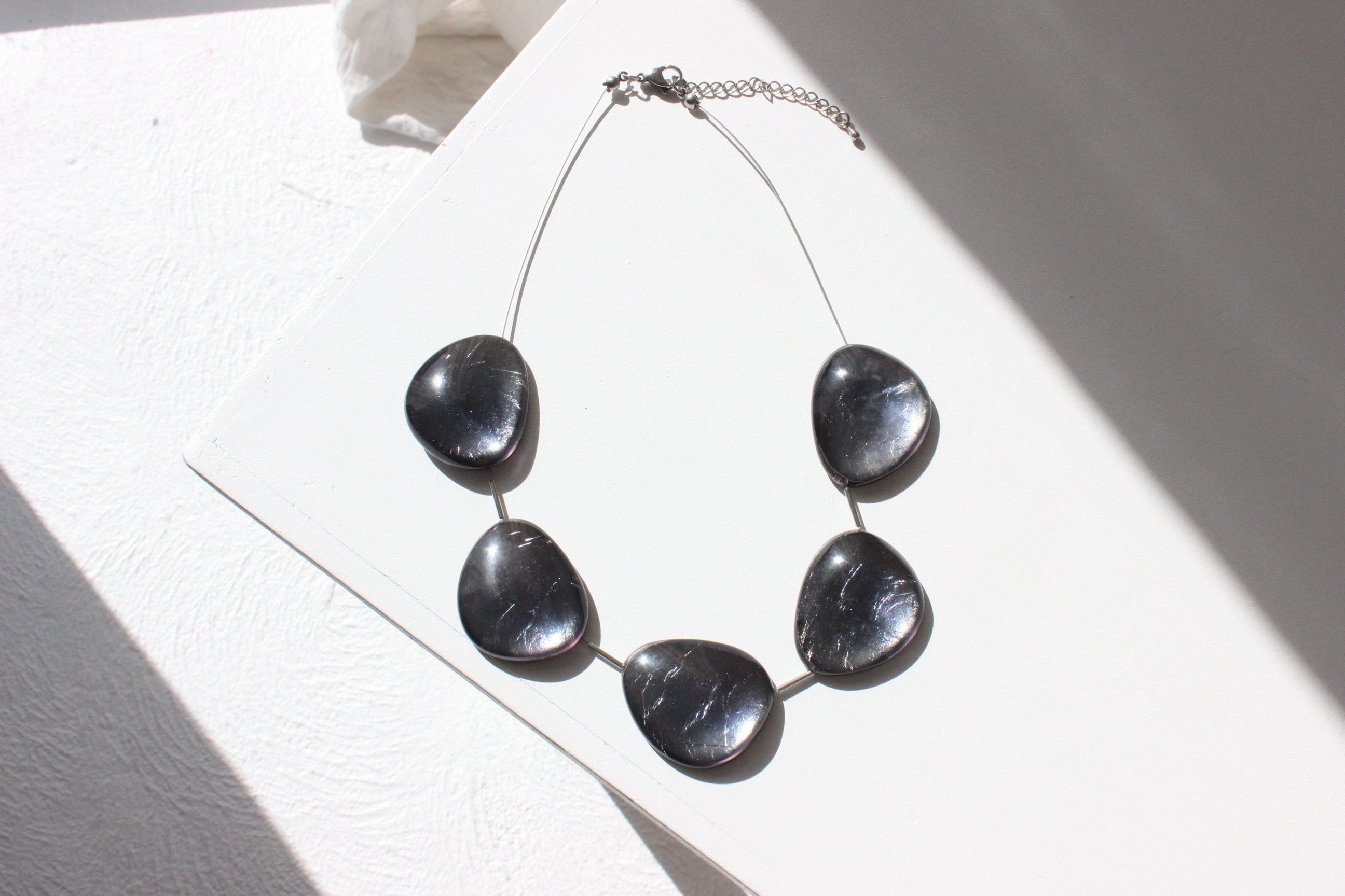 90s Floating Pebble Textural Choker