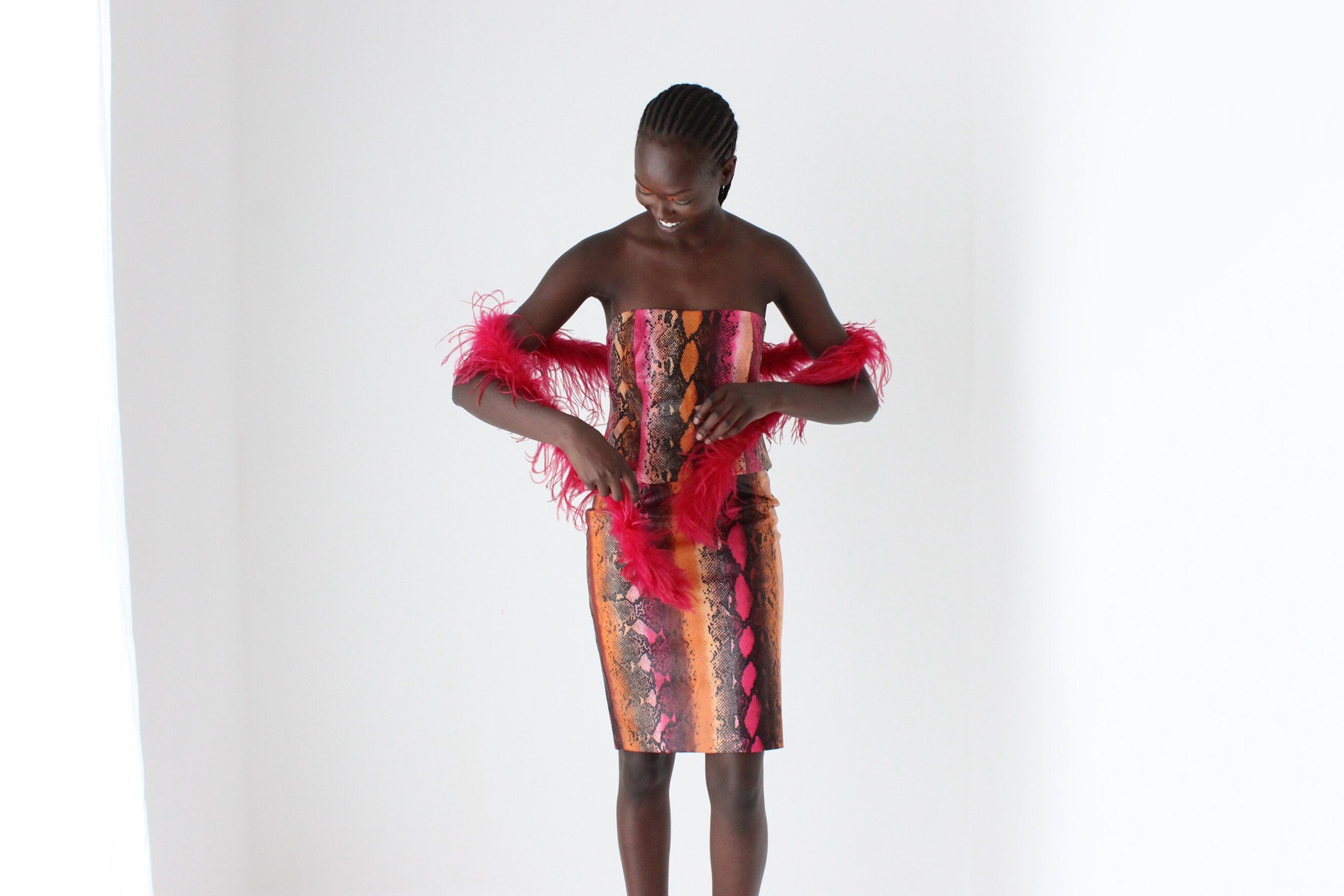 Vintage Fluffy Fuchsia Ostrich Feather Collar