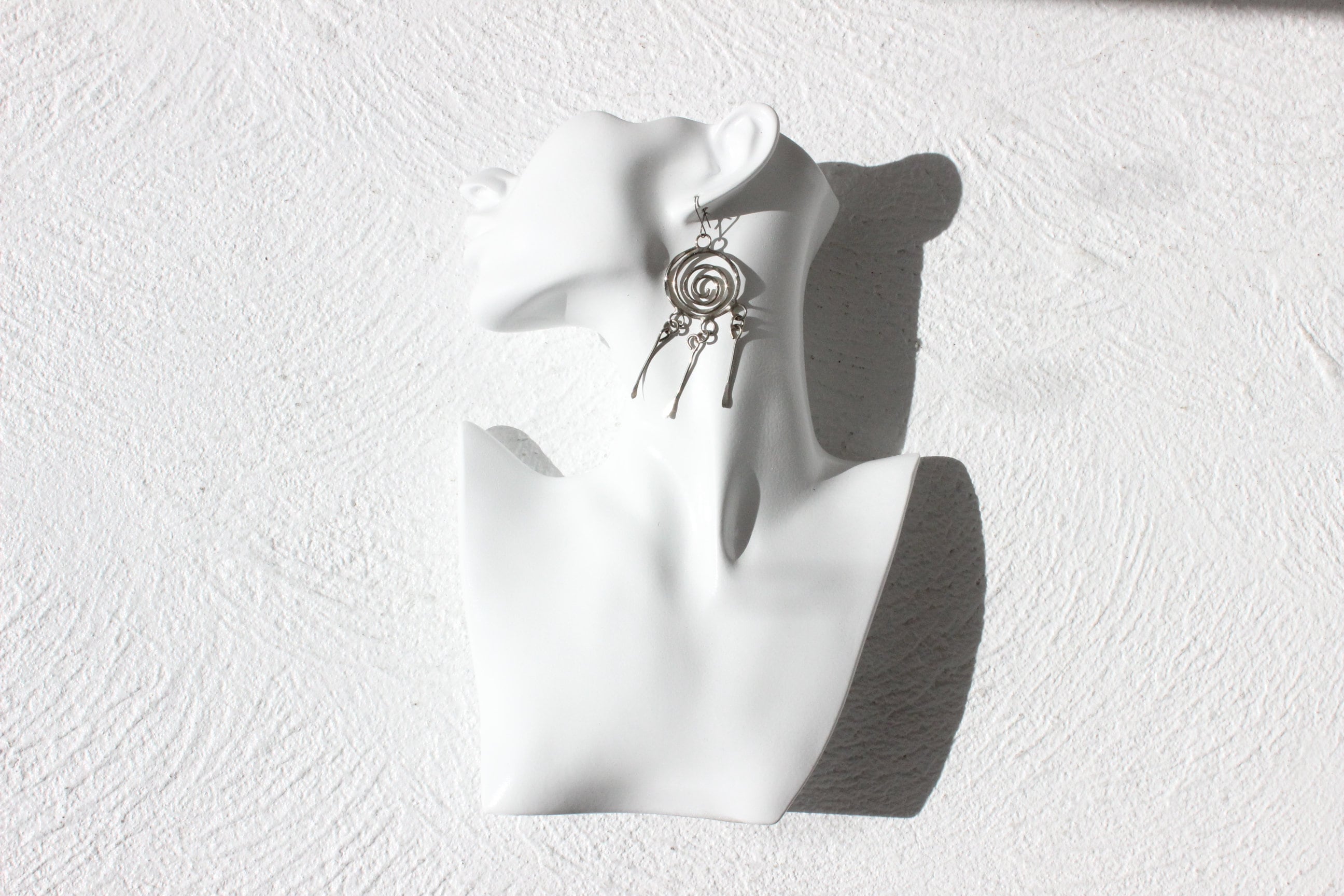 90s Hammered Silver Metal Swirl Dangly Earrings