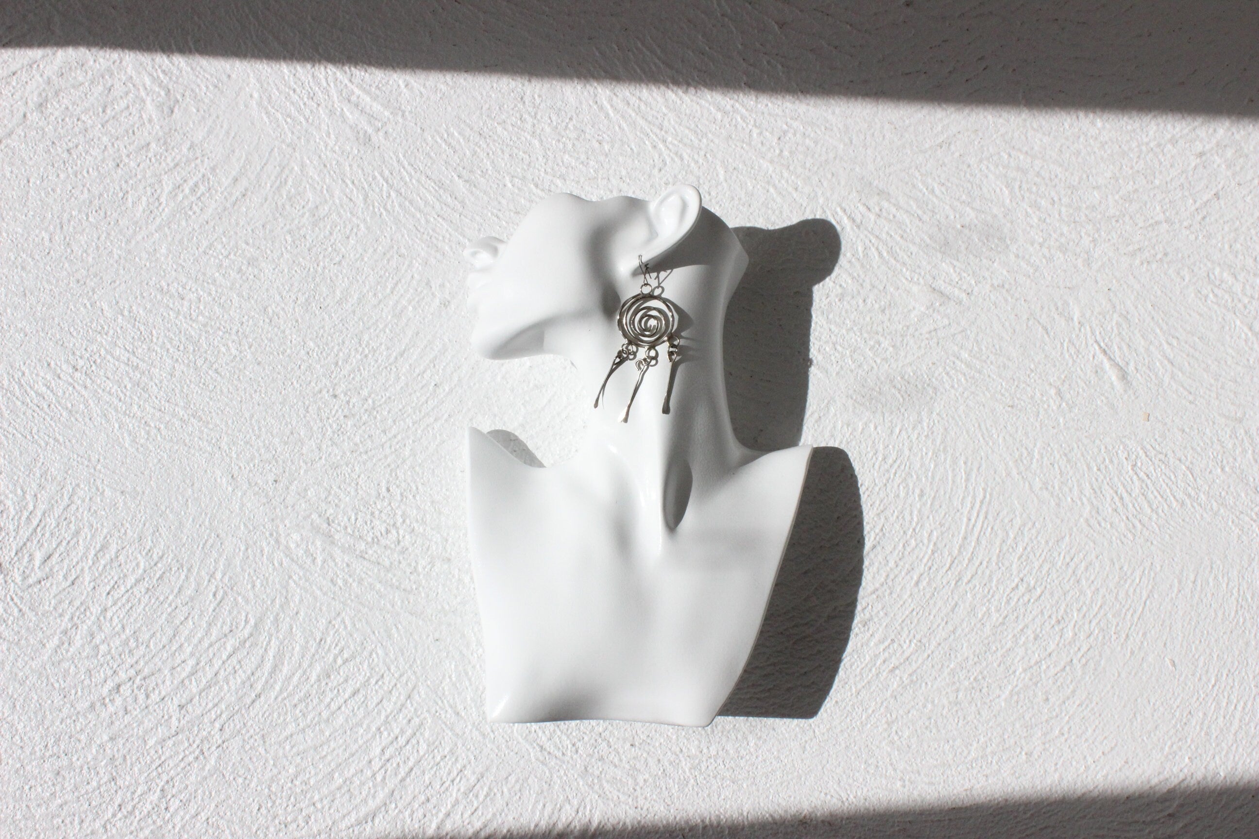 90s Hammered Silver Metal Swirl Dangly Earrings