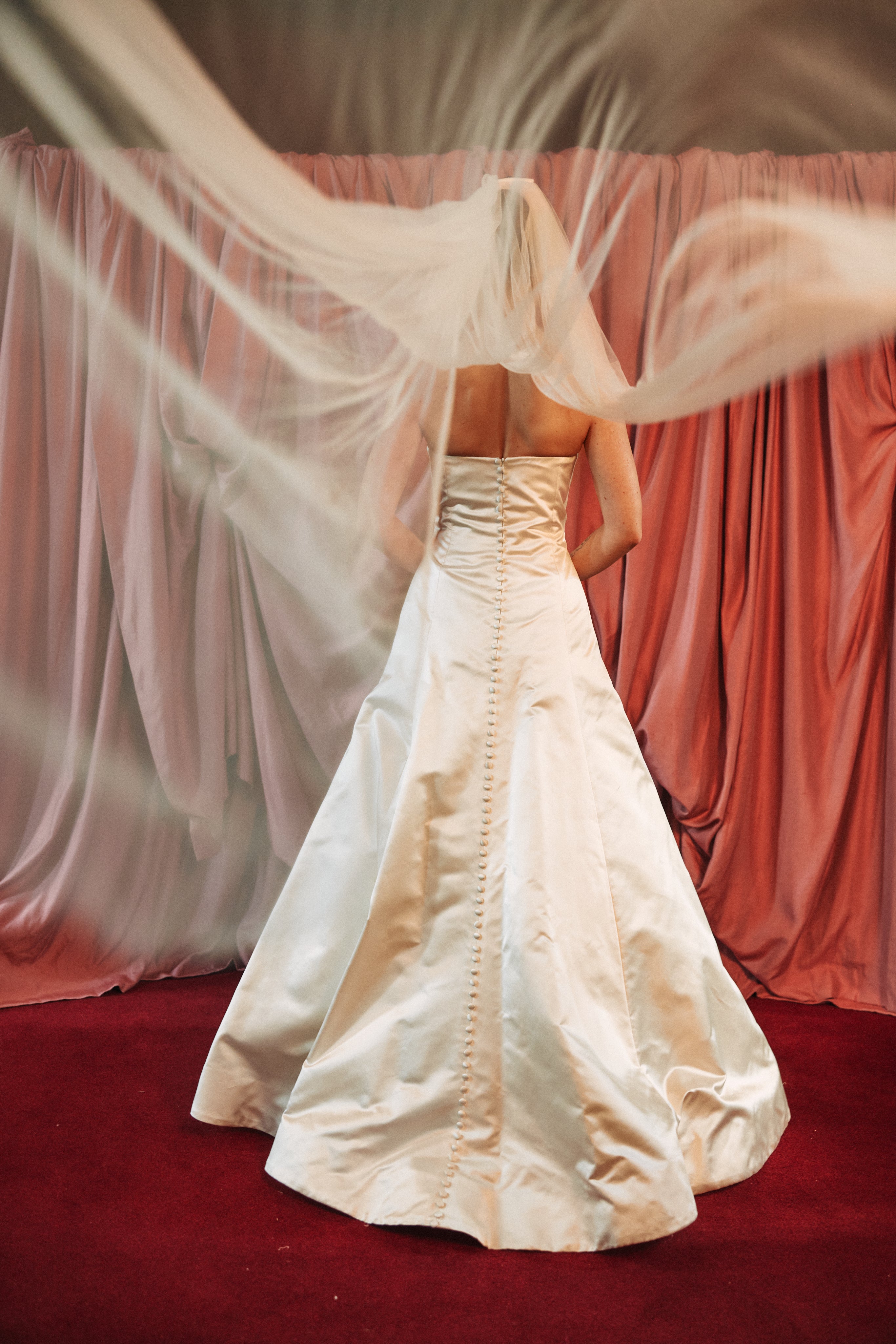 90s Vintage Vera Wang Duchess Silk Satin Strapless A Line Wedding Gown