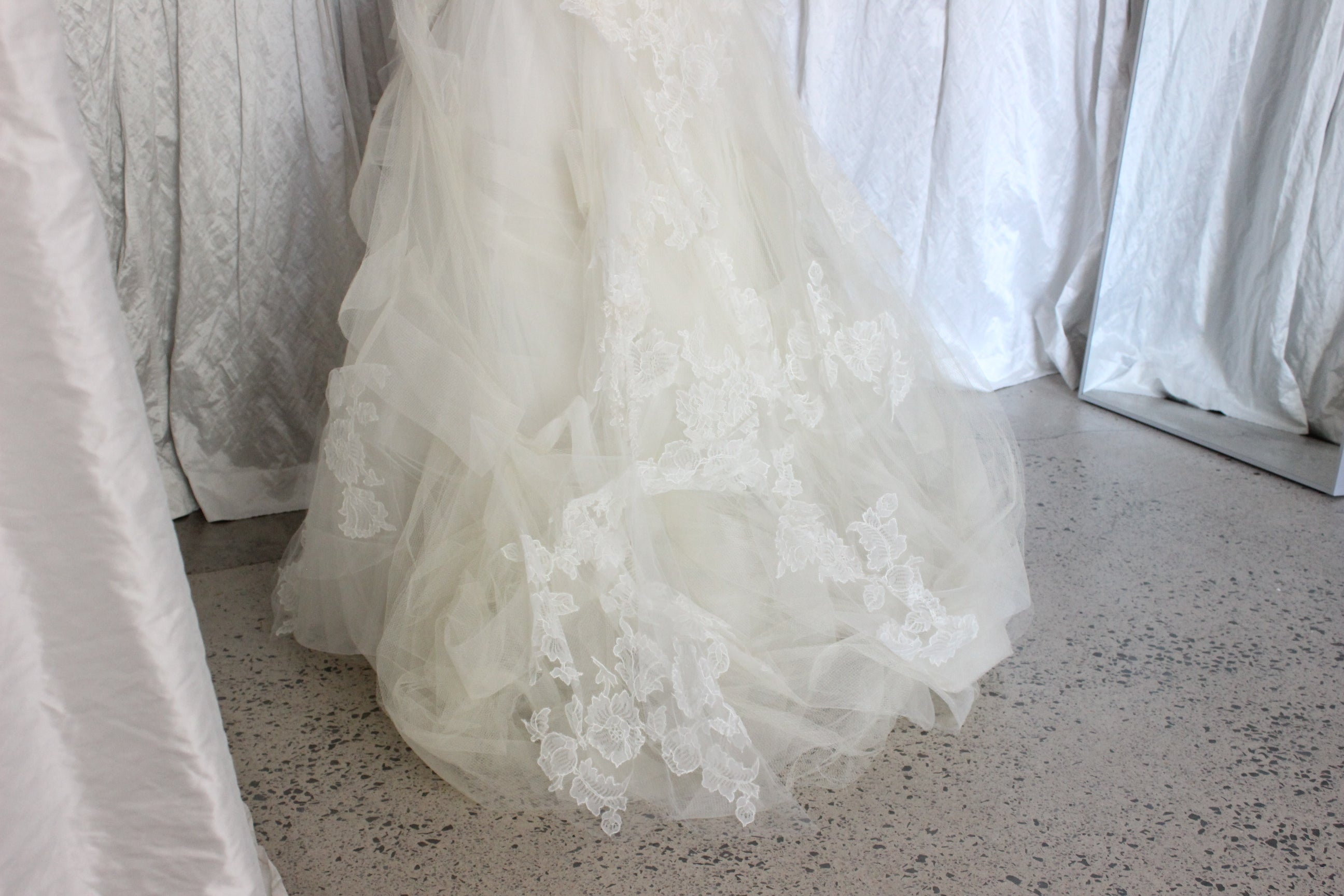 2009 Vera Wang 'Helena' Chantilly Lace & Tulle 'Distressed' Wedding Gown
