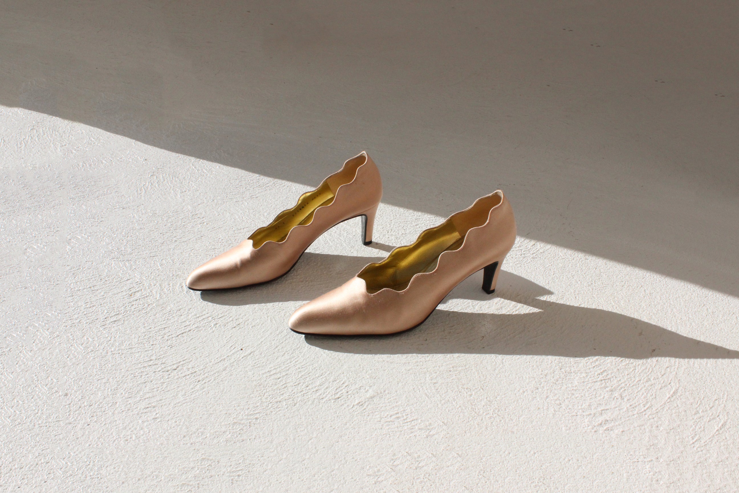 80s Bruno Magli Couture Satin & Leather Wavy Scalloped Pumps ~ Euro 39