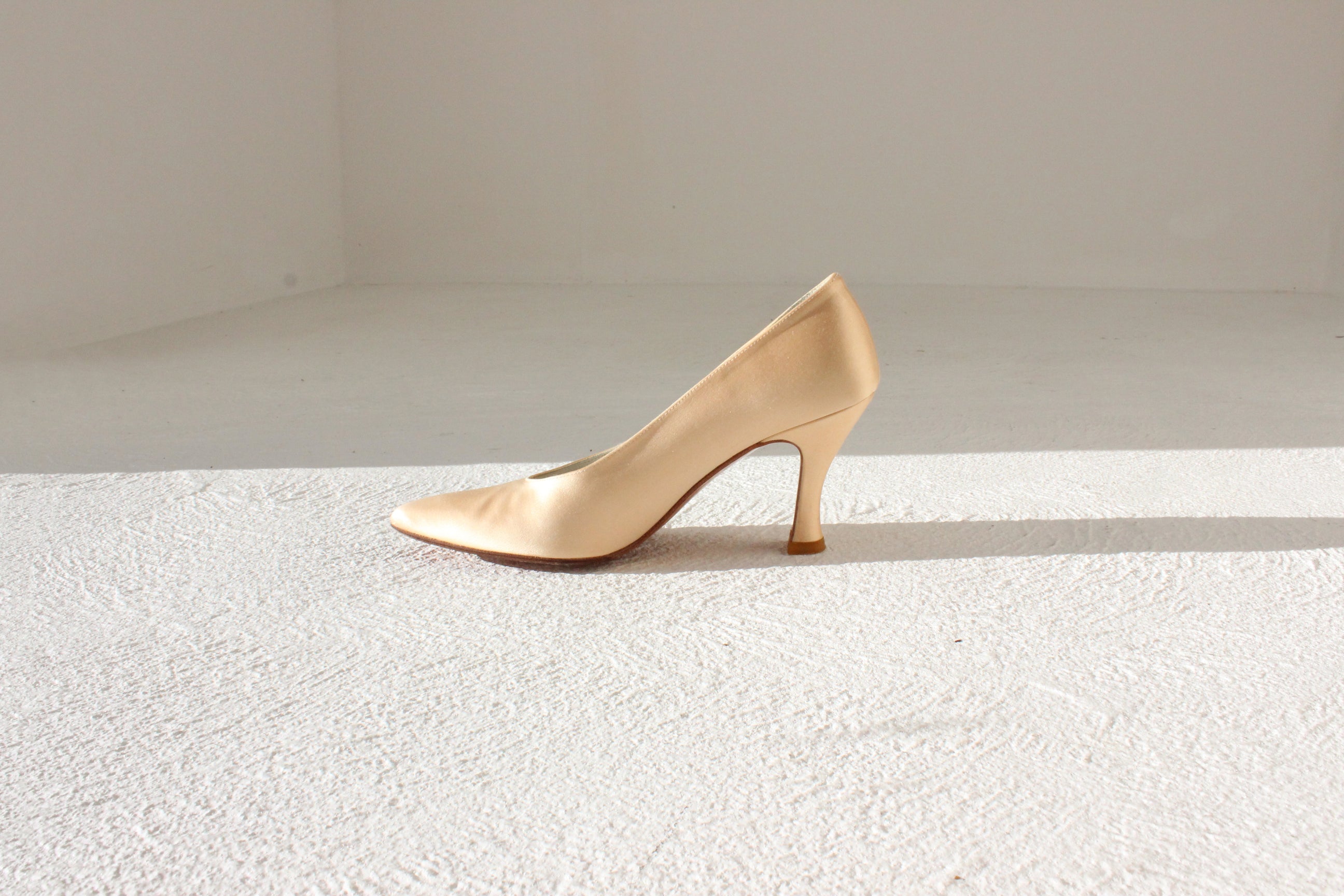 90s Stuart Weitzman Peach Satin Pumps - Euro 36
