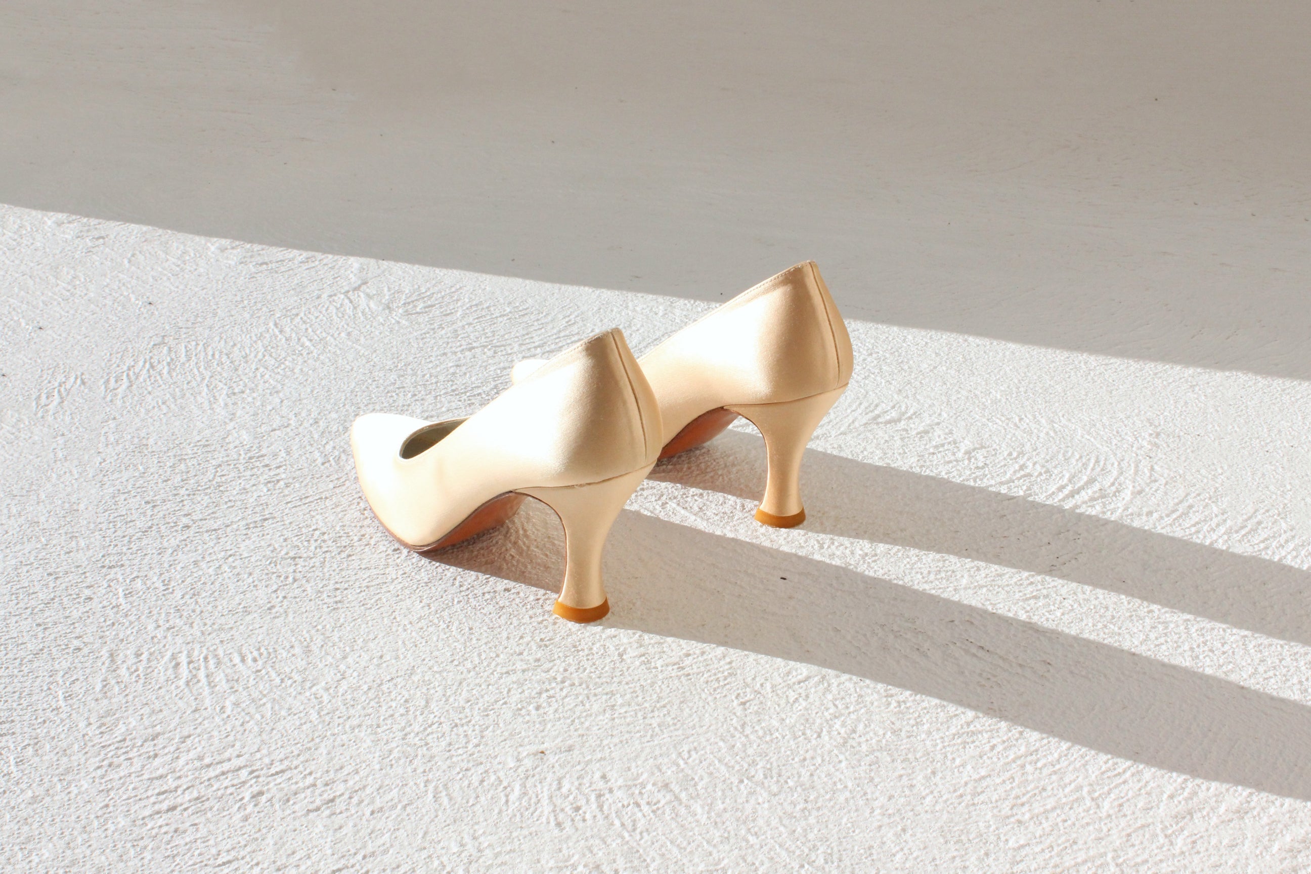 90s Stuart Weitzman Peach Satin Pumps - Euro 36