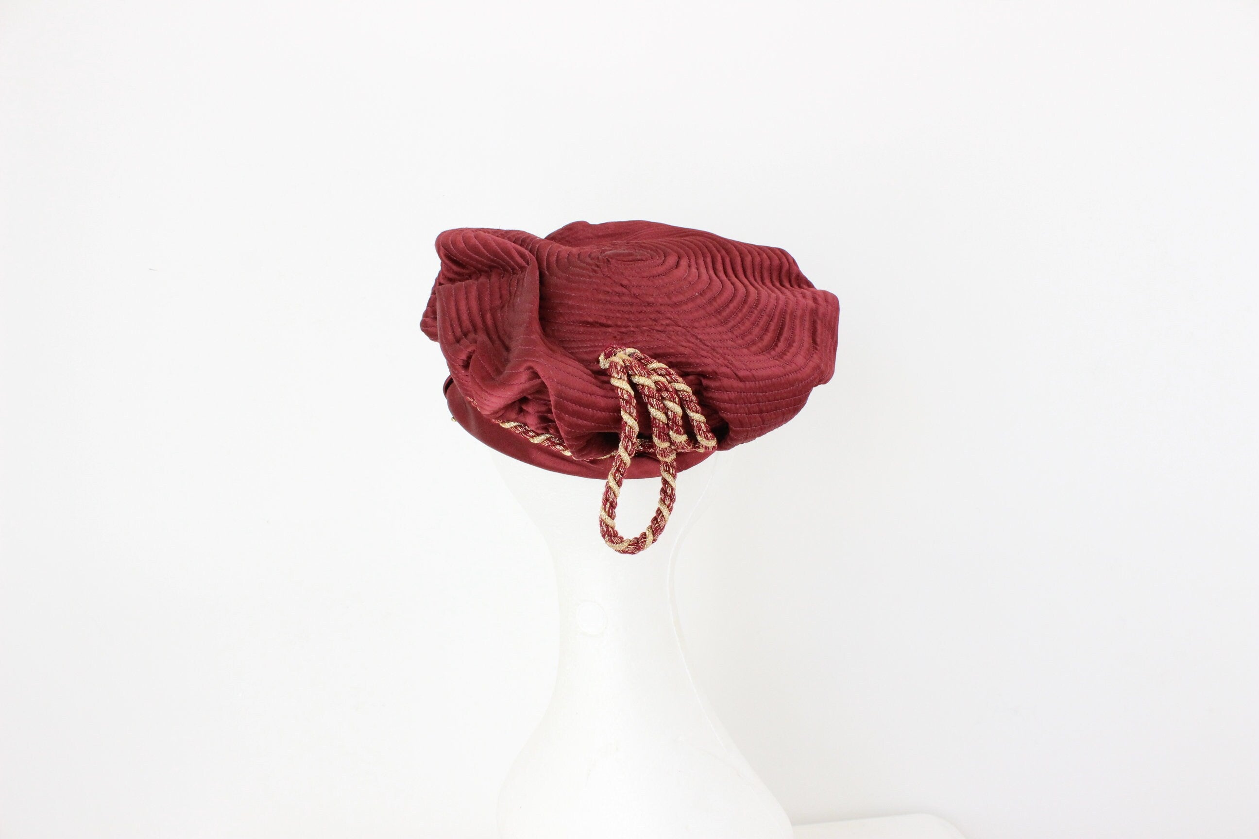 80s Bespoke Quilted Renaissance Artist Beret w/ Gold Tassel