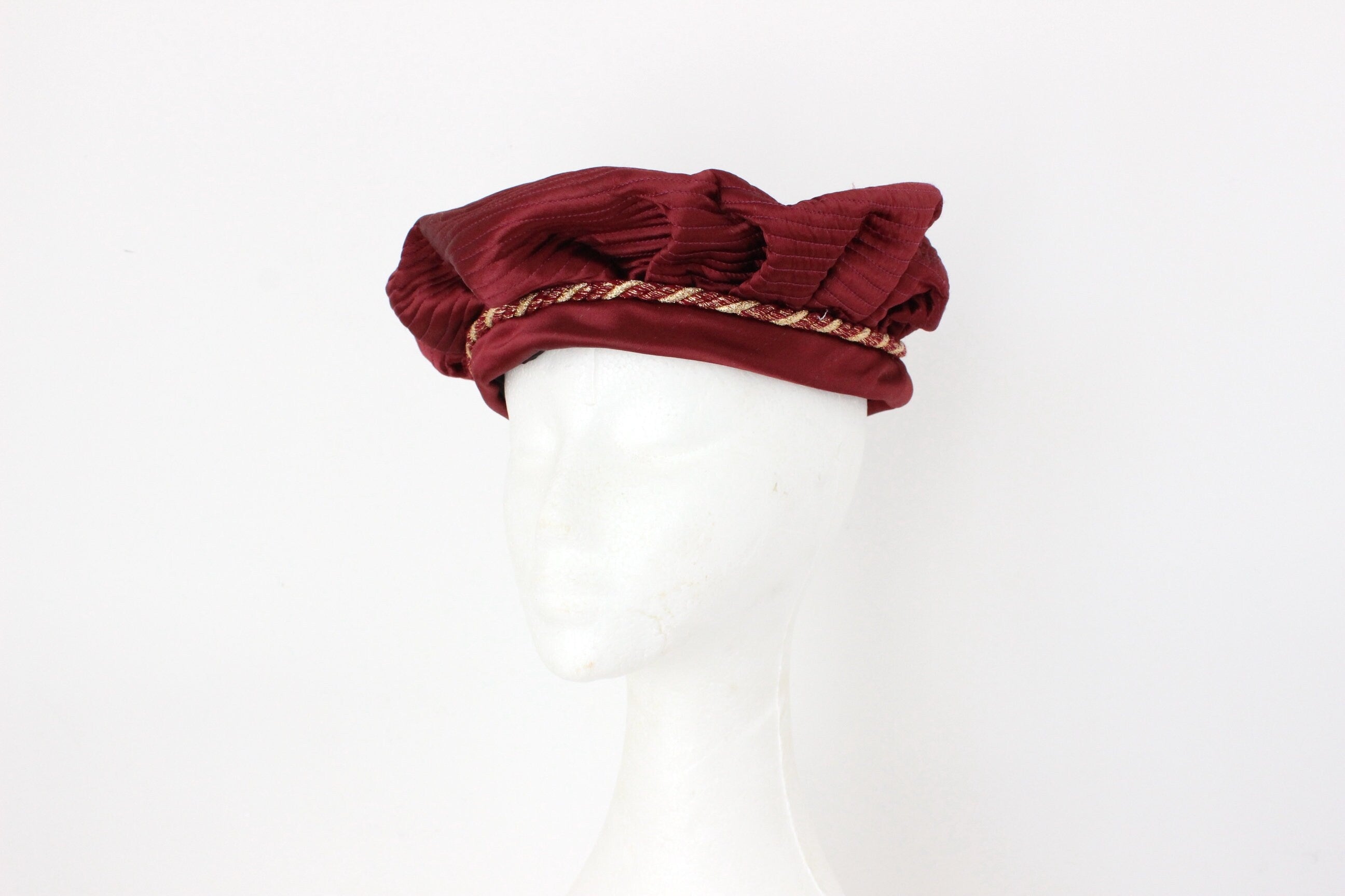 80s Bespoke Quilted Renaissance Artist Beret w/ Gold Tassel