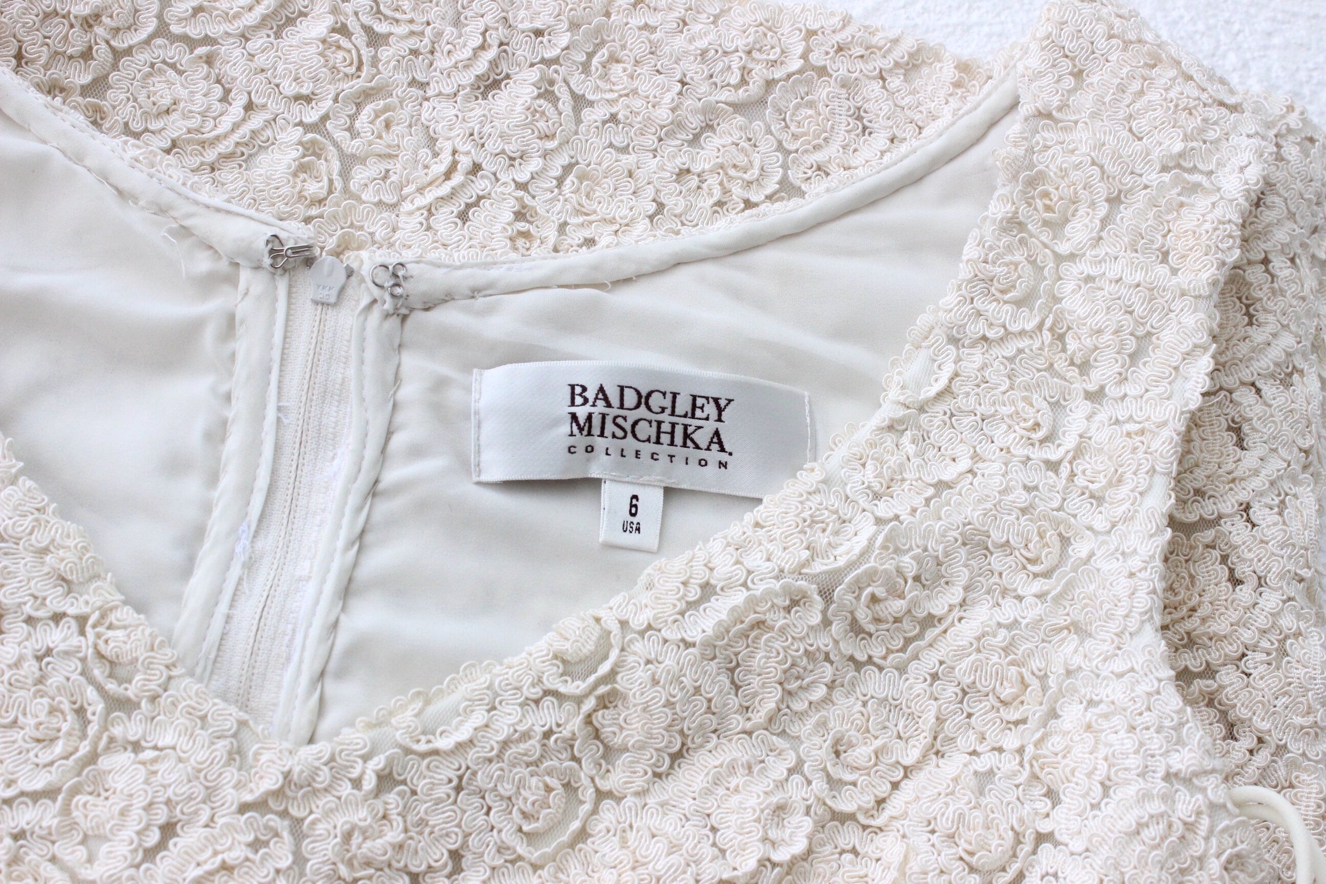 2000s Badgley Mischka Fitted Ivory Lace Cocktail Dress